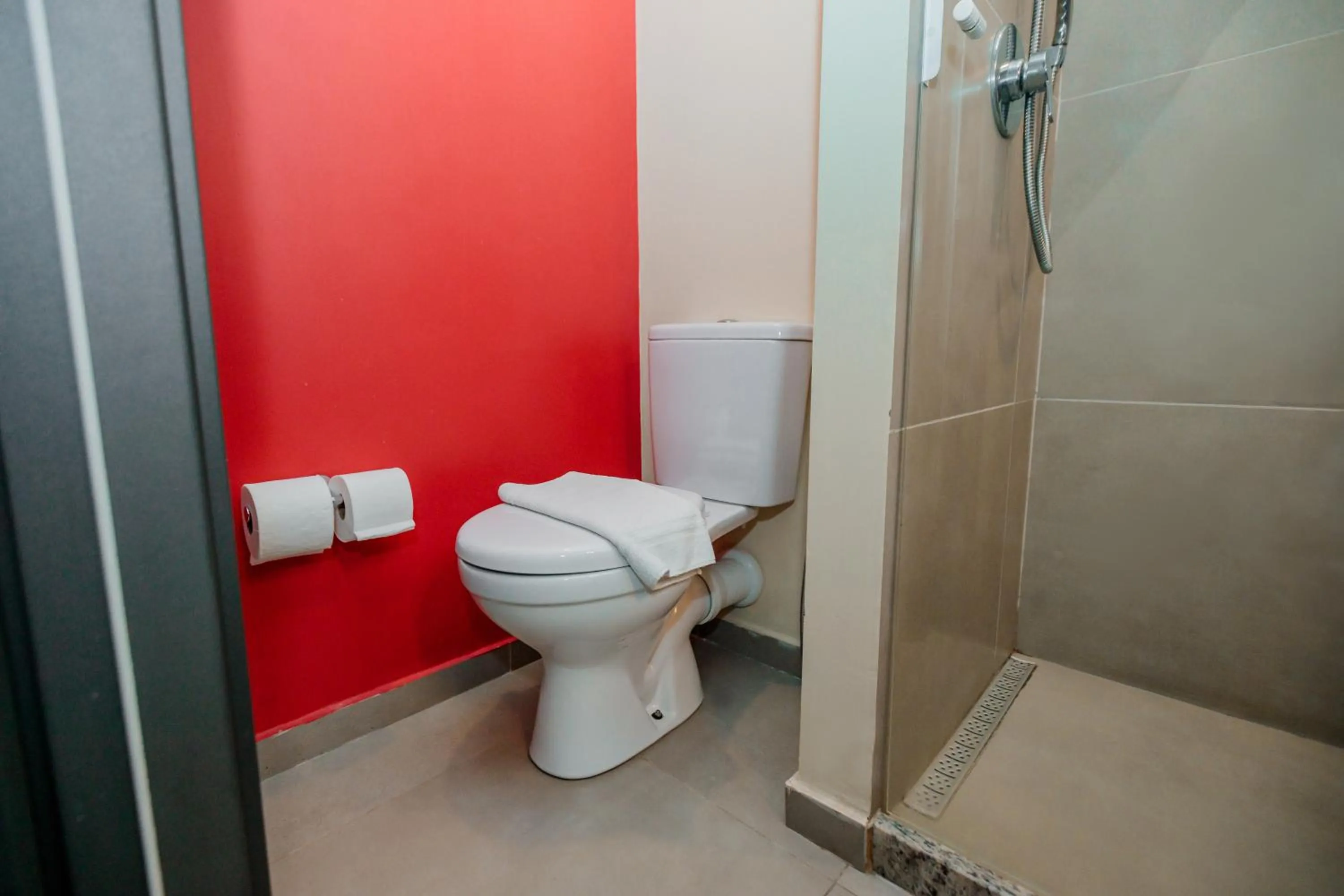 Bathroom in IBIS BUDGET CAPAO Bonito