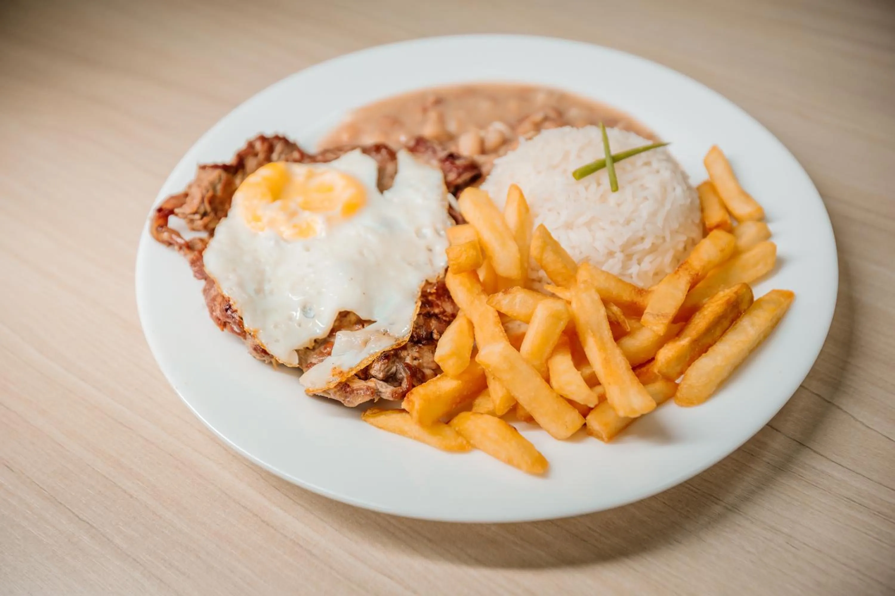 Restaurant/places to eat in IBIS BUDGET CAPAO Bonito