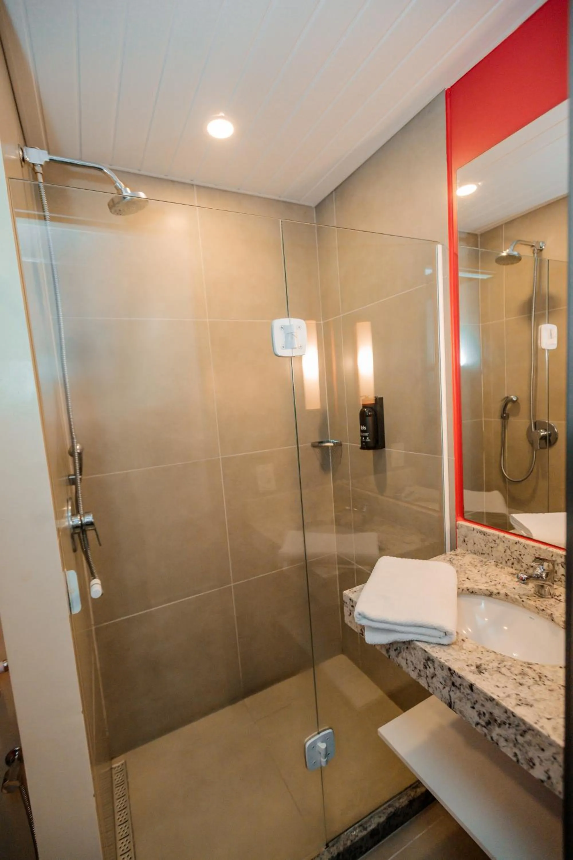 Bathroom in IBIS BUDGET CAPAO Bonito