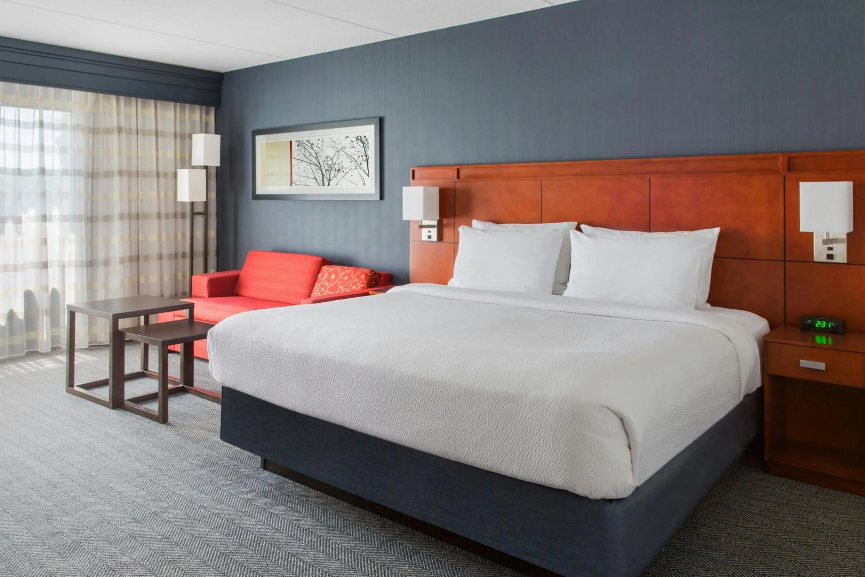 Photo of the whole room, Bed in Courtyard by Marriott Buffalo Amherst/University