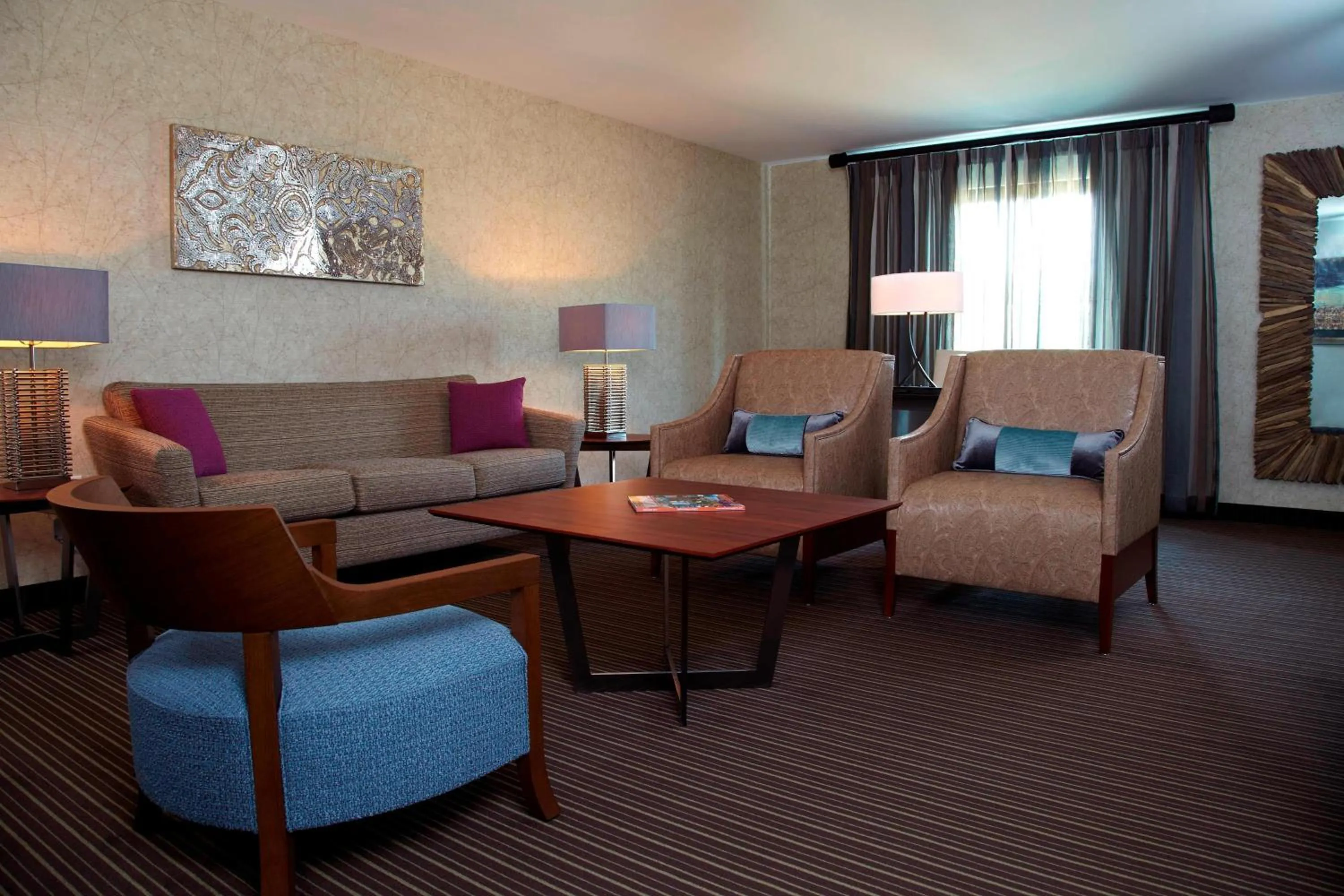 Living room in Courtyard by Marriott Buffalo Amherst/University
