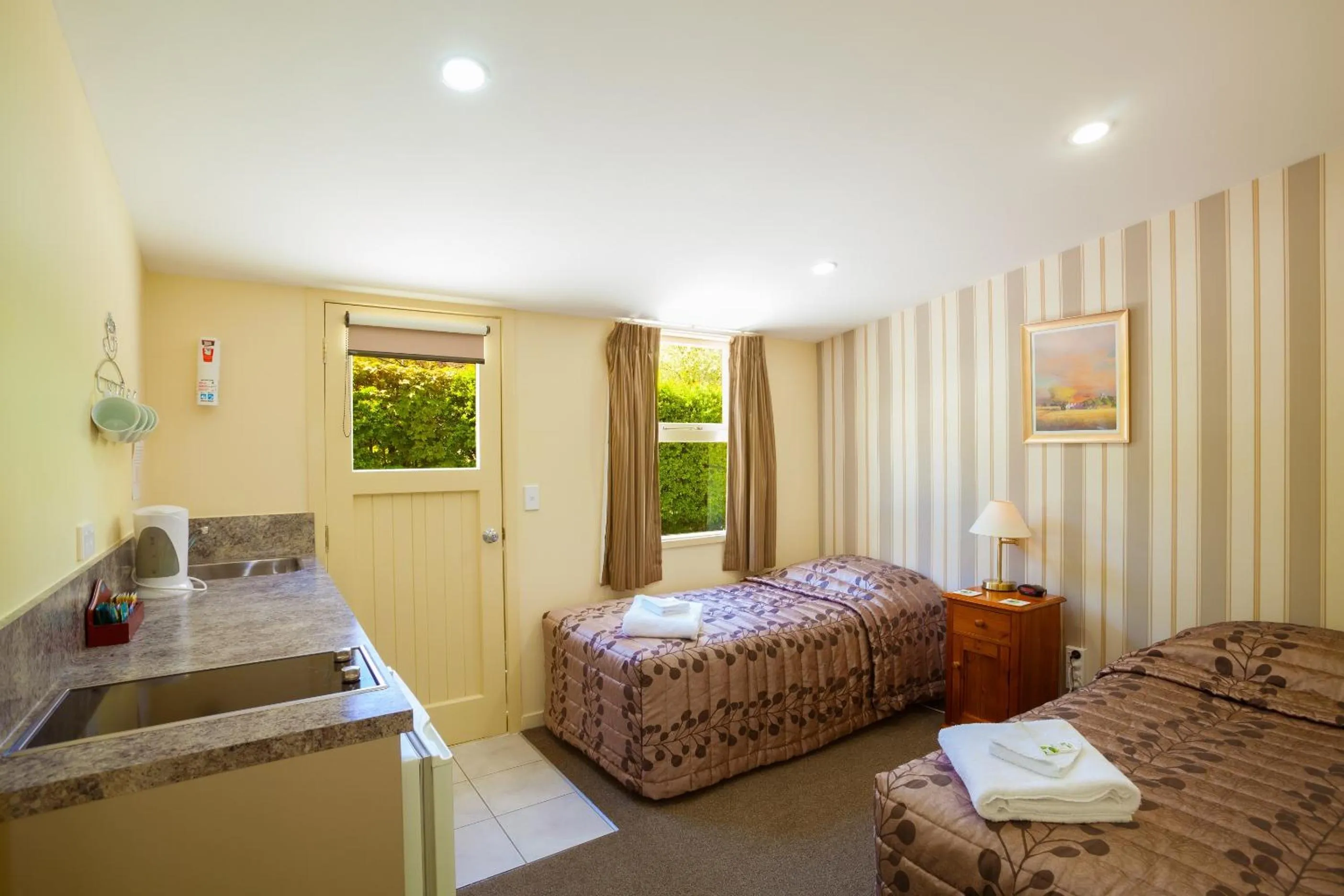 Bedroom, Bed in Shades of Arrowtown