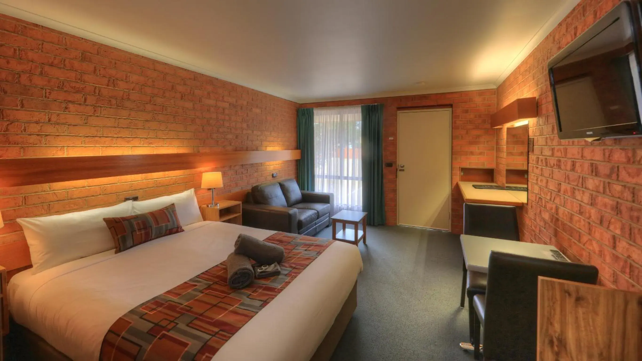 Deluxe Queen Room in Moama Central Motel Deluxe Queen Room in Moama Central Motel