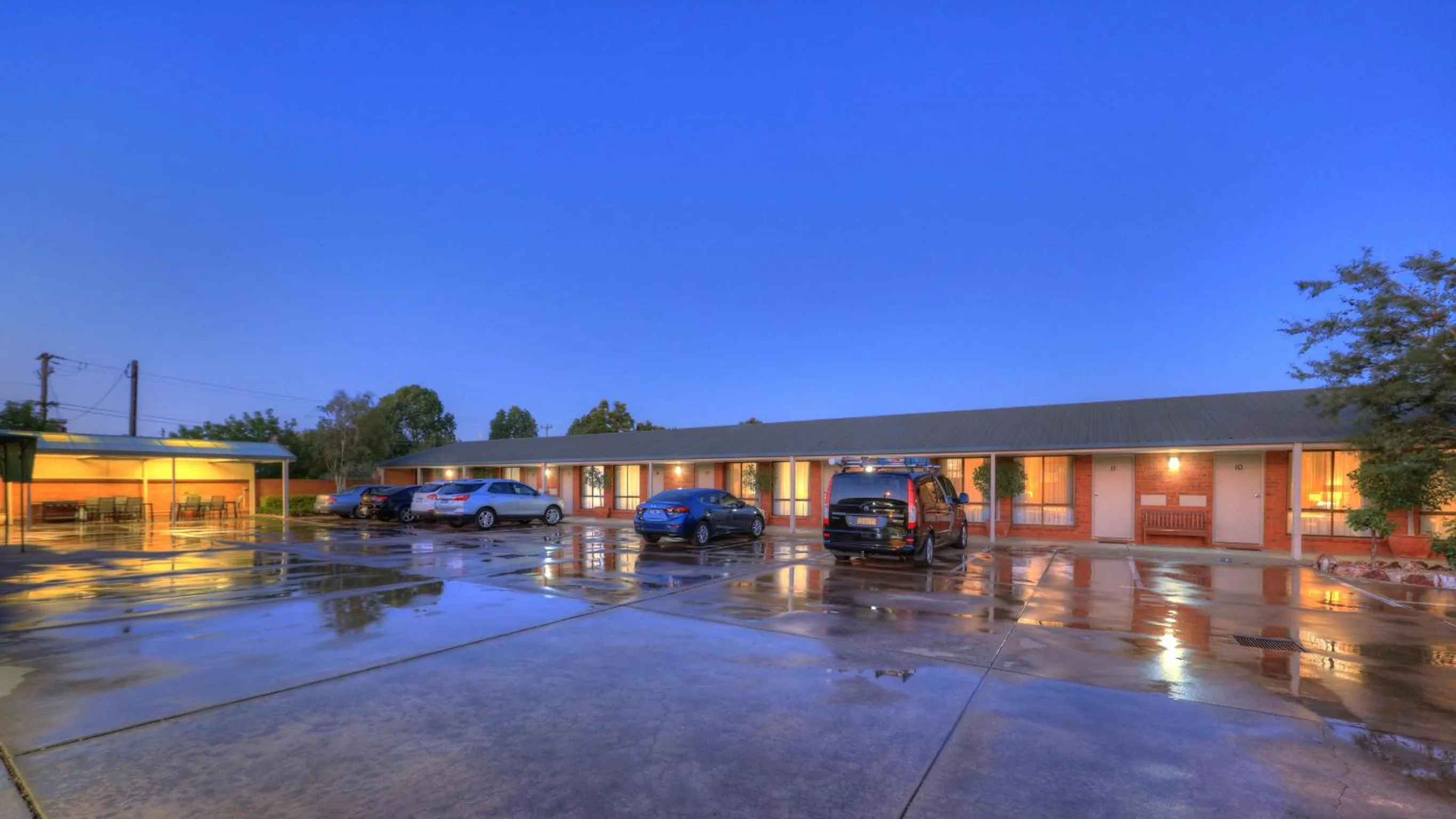 Property building in Moama Central Motel