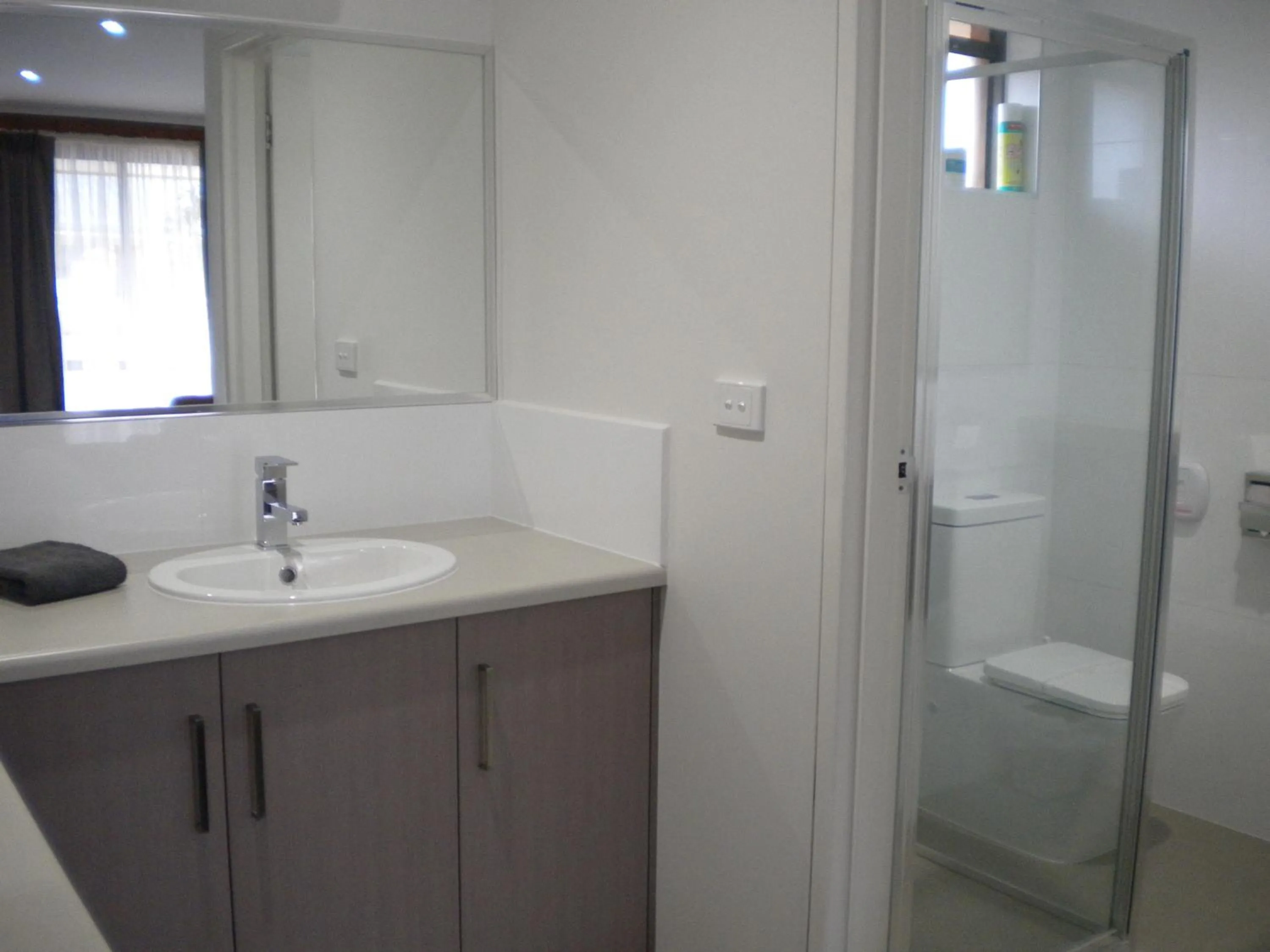 Bathroom in Moama Central Motel