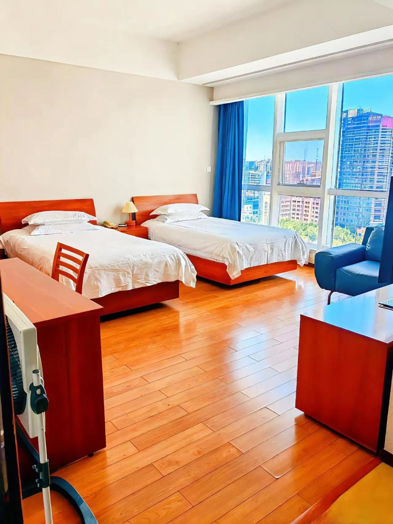 Photo of the whole room, Bed in East King Business Hotel (West Lake store, Hangzhou)