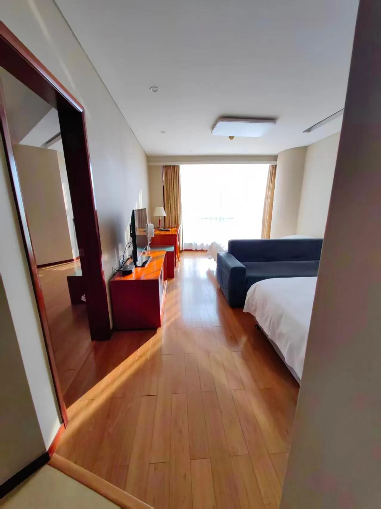 Living room, Bed in East King Business Hotel (West Lake store, Hangzhou)