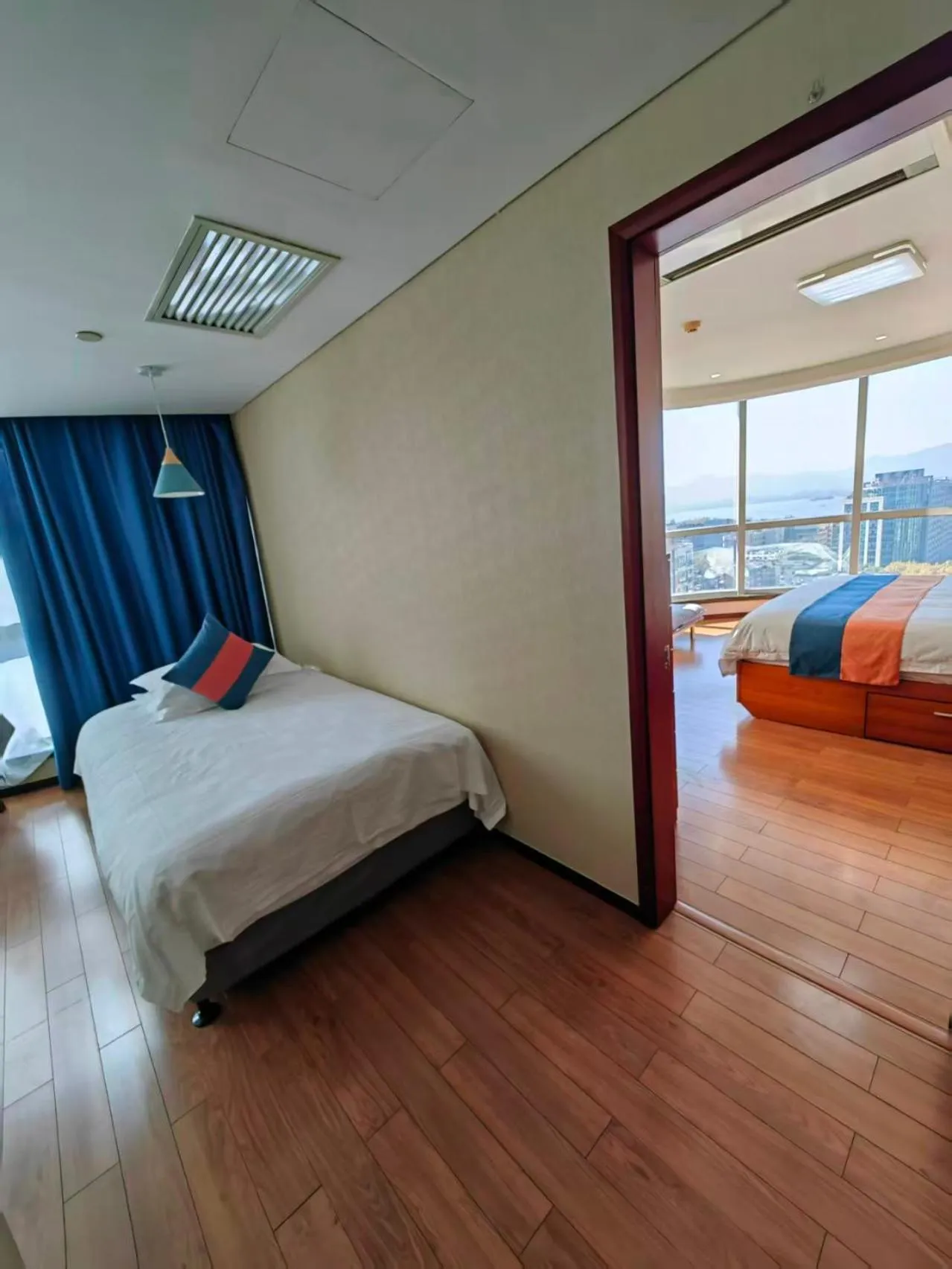 Property building, Bed in East King Business Hotel (West Lake store, Hangzhou)