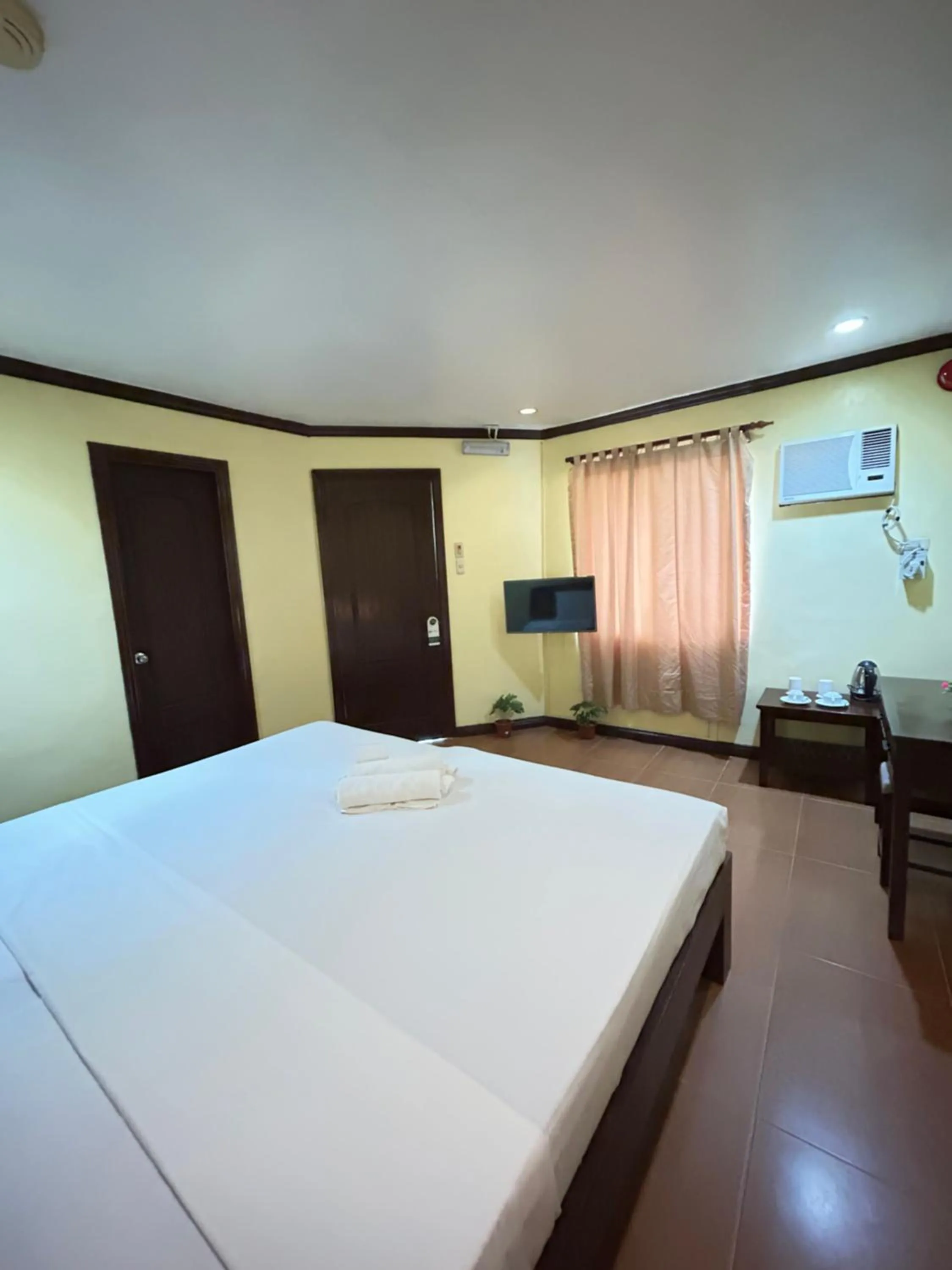 Bed in Sheridan Villas Boracay
