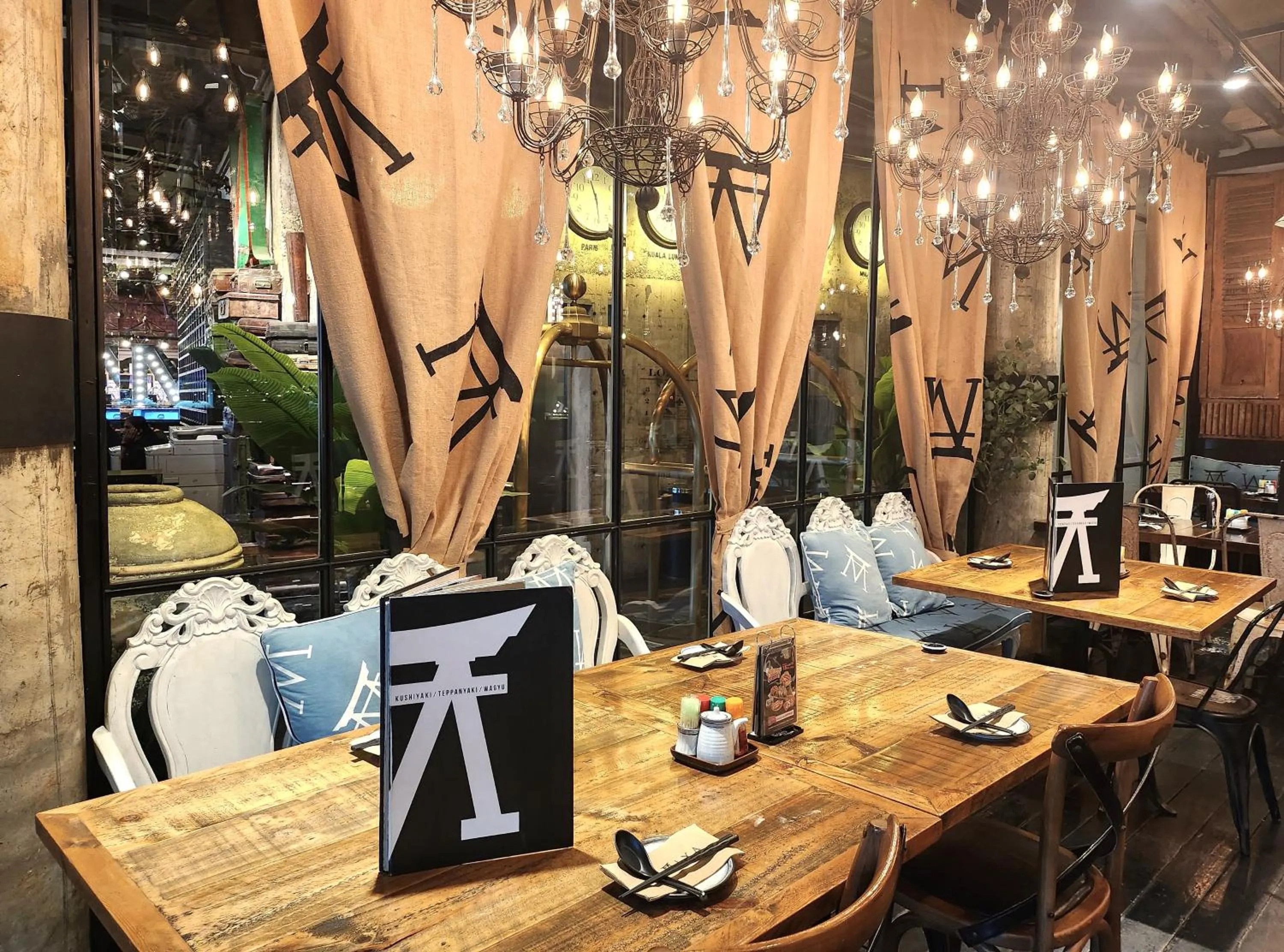 Restaurant/places to eat in M Boutique Hotel