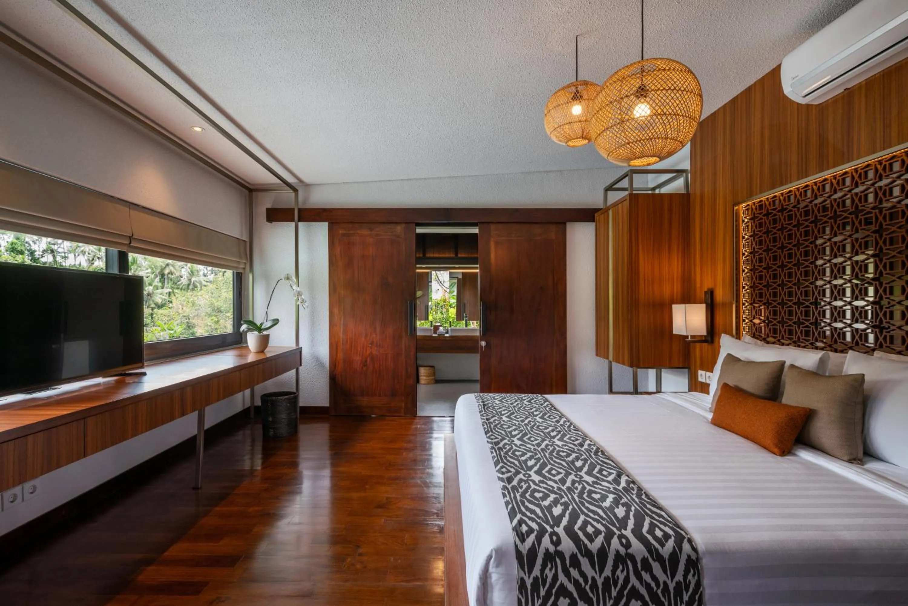 Bedroom, Bed in Zenubud