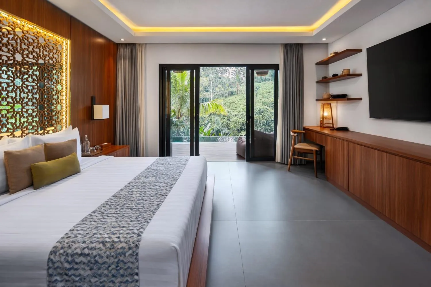 Bedroom, Bed in Zenubud