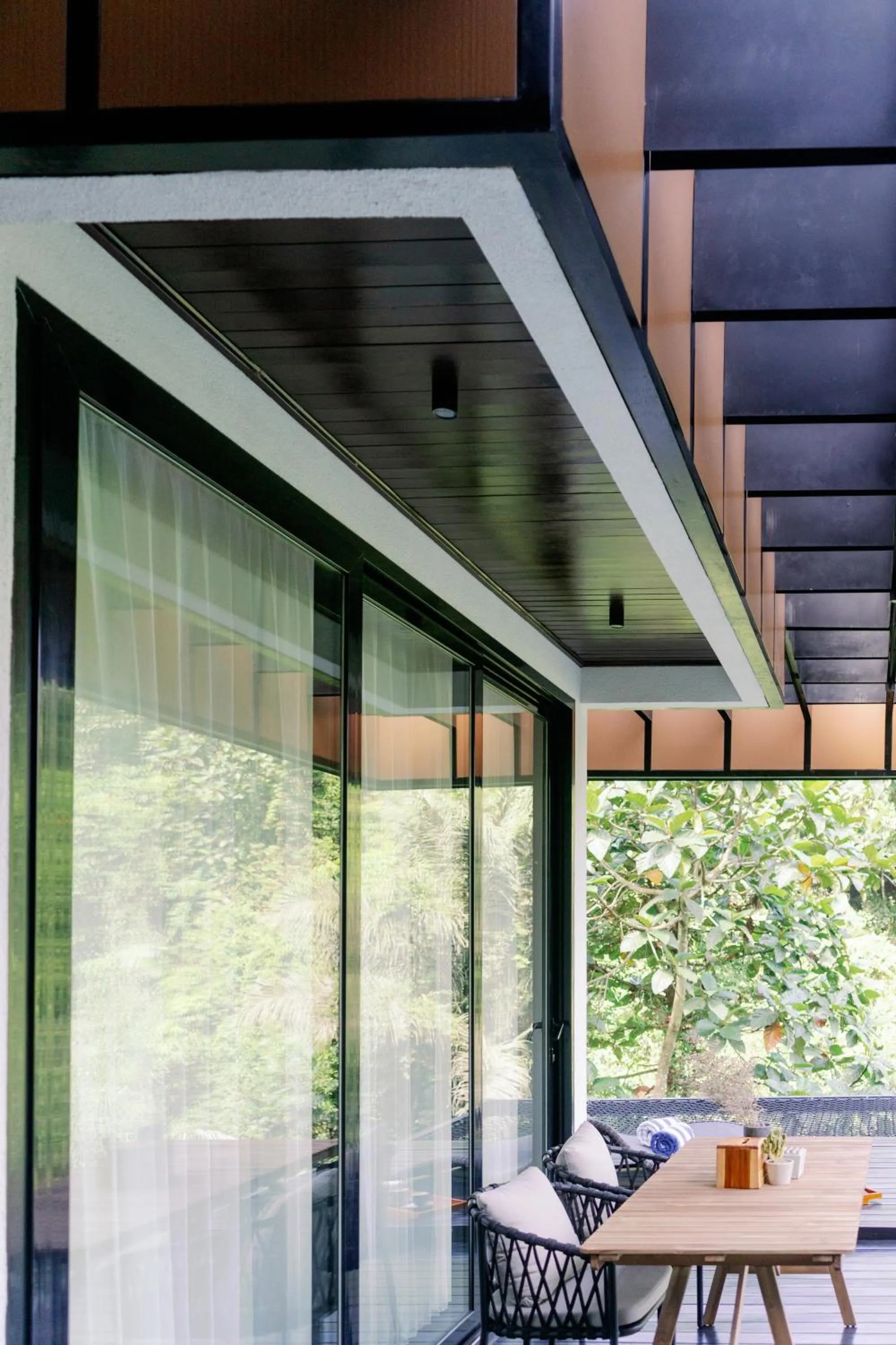 Dining area in Zenubud