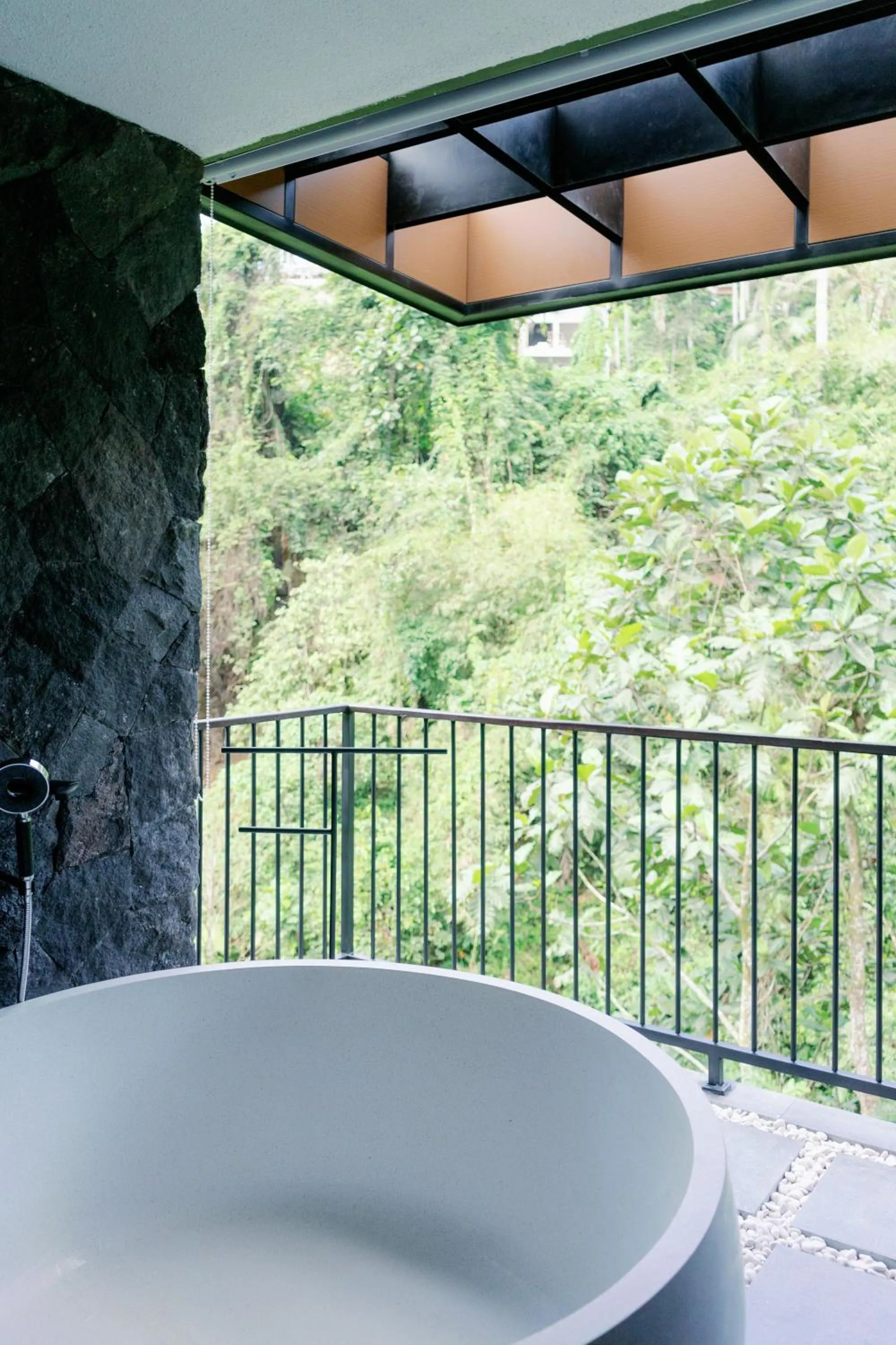 Open Air Bath in Zenubud