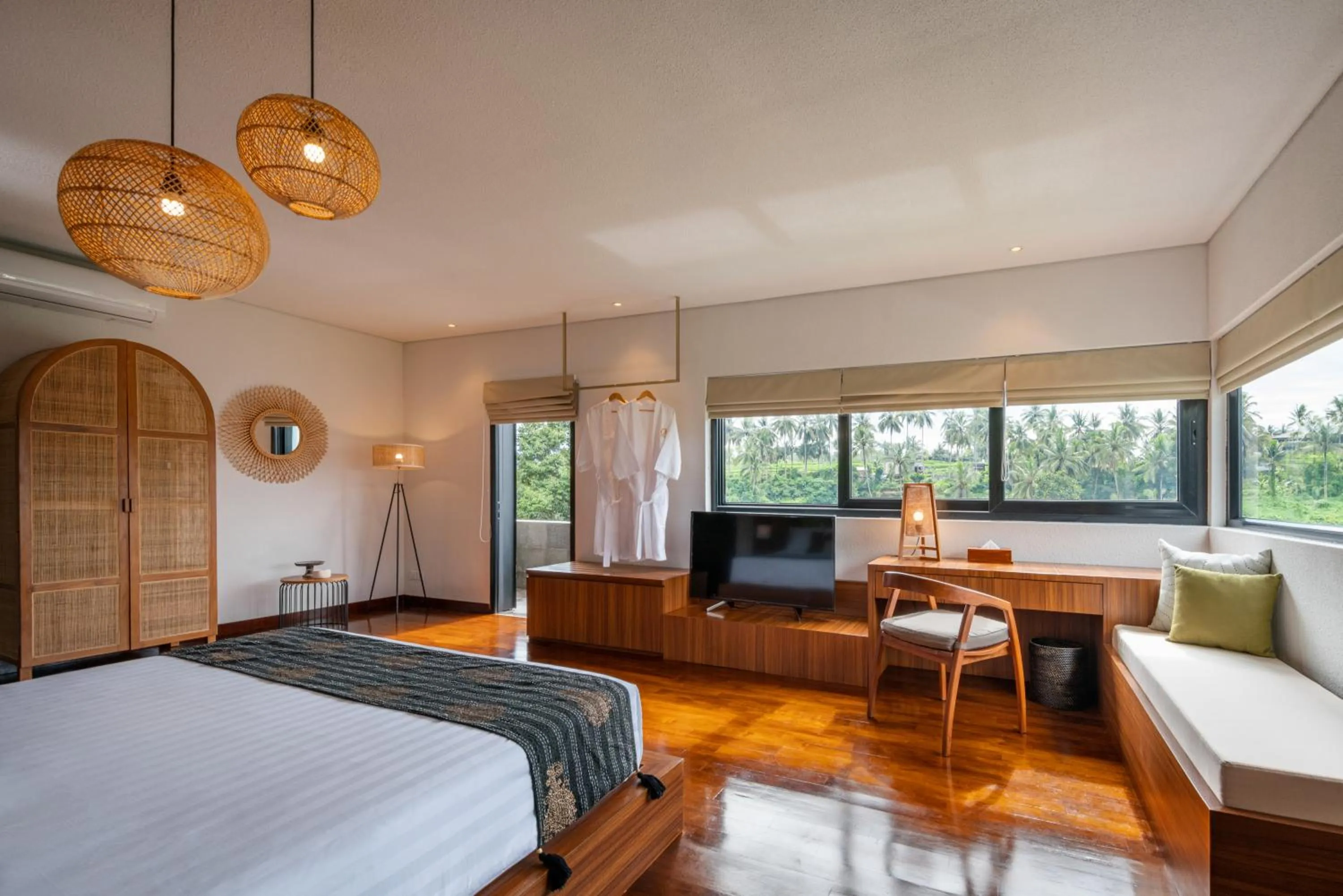 Bedroom, Bed in Zenubud