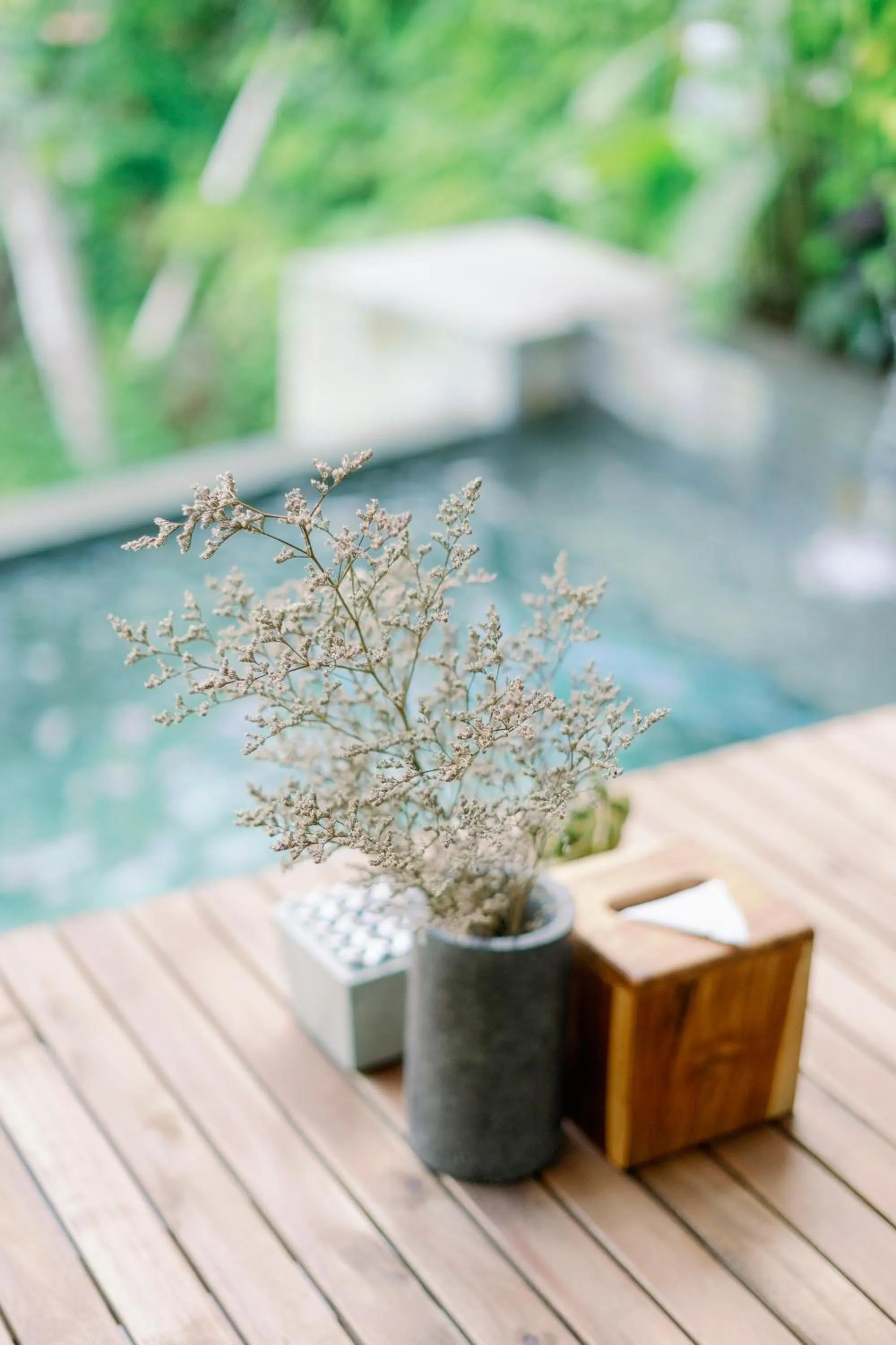 Dining area in Zenubud