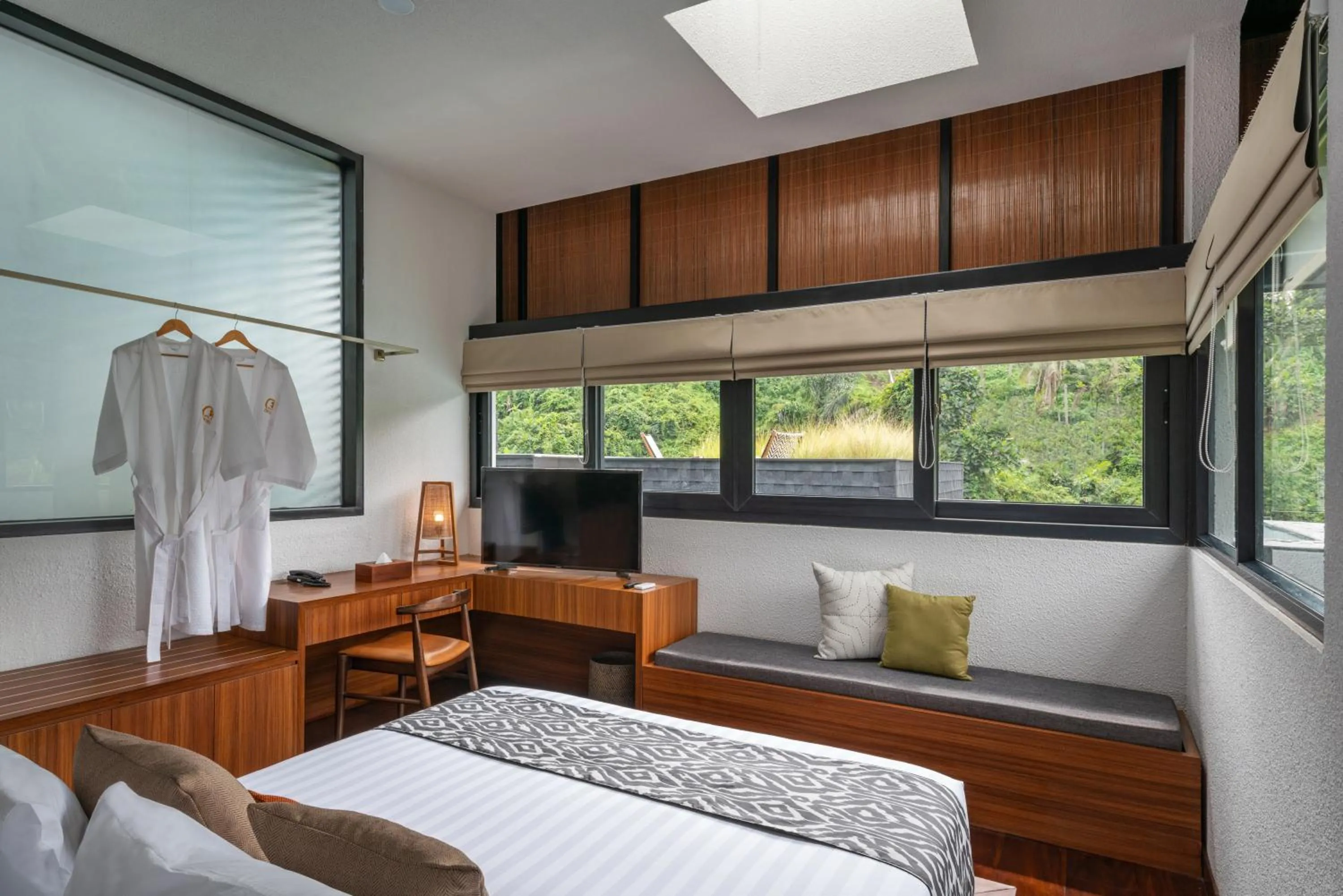 Bedroom, Bed in Zenubud