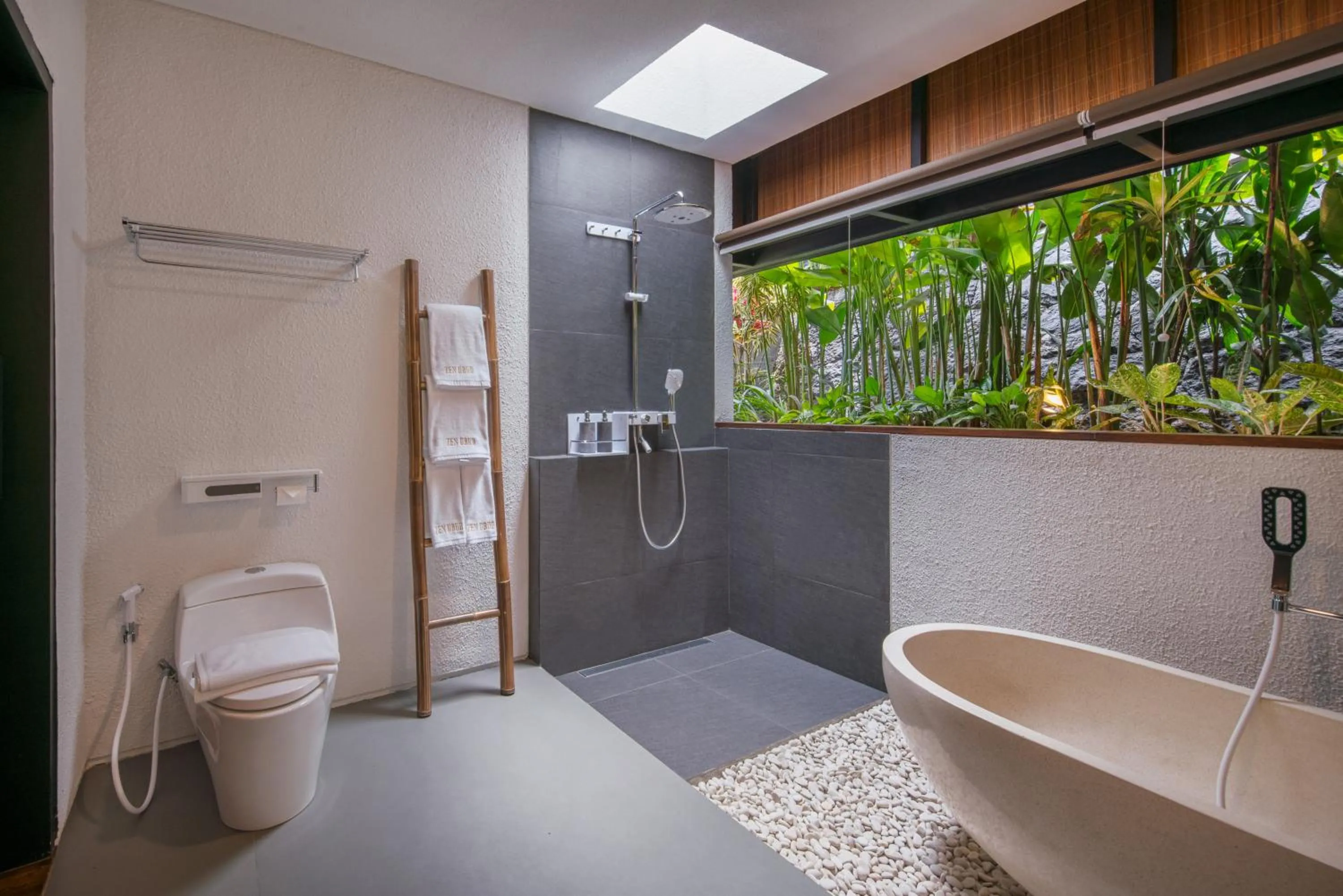 Bathroom in Zenubud