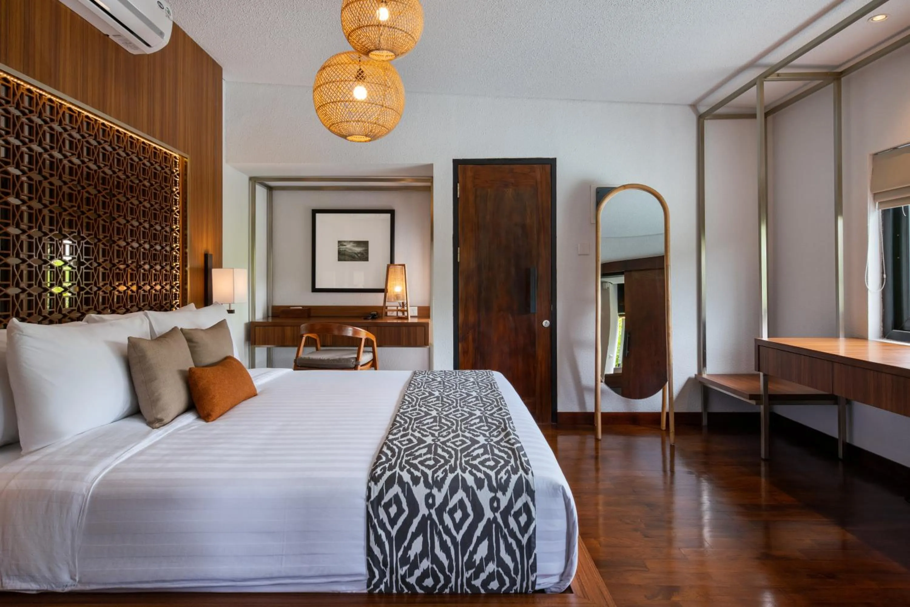 Bedroom, Bed in Zenubud