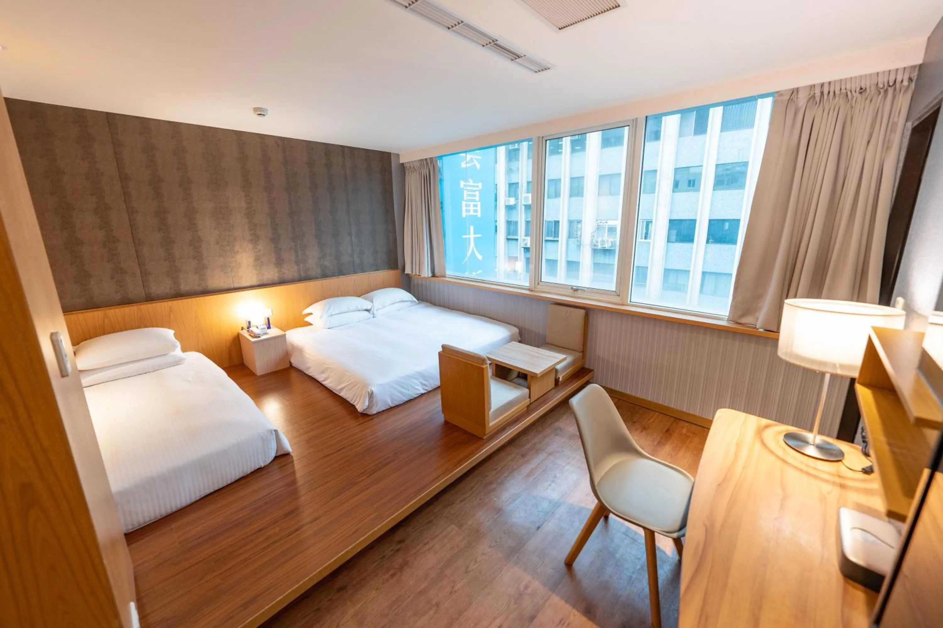 Photo of the whole room, Bed in 雲富大飯店 Hotel Cloud-ZhongShan