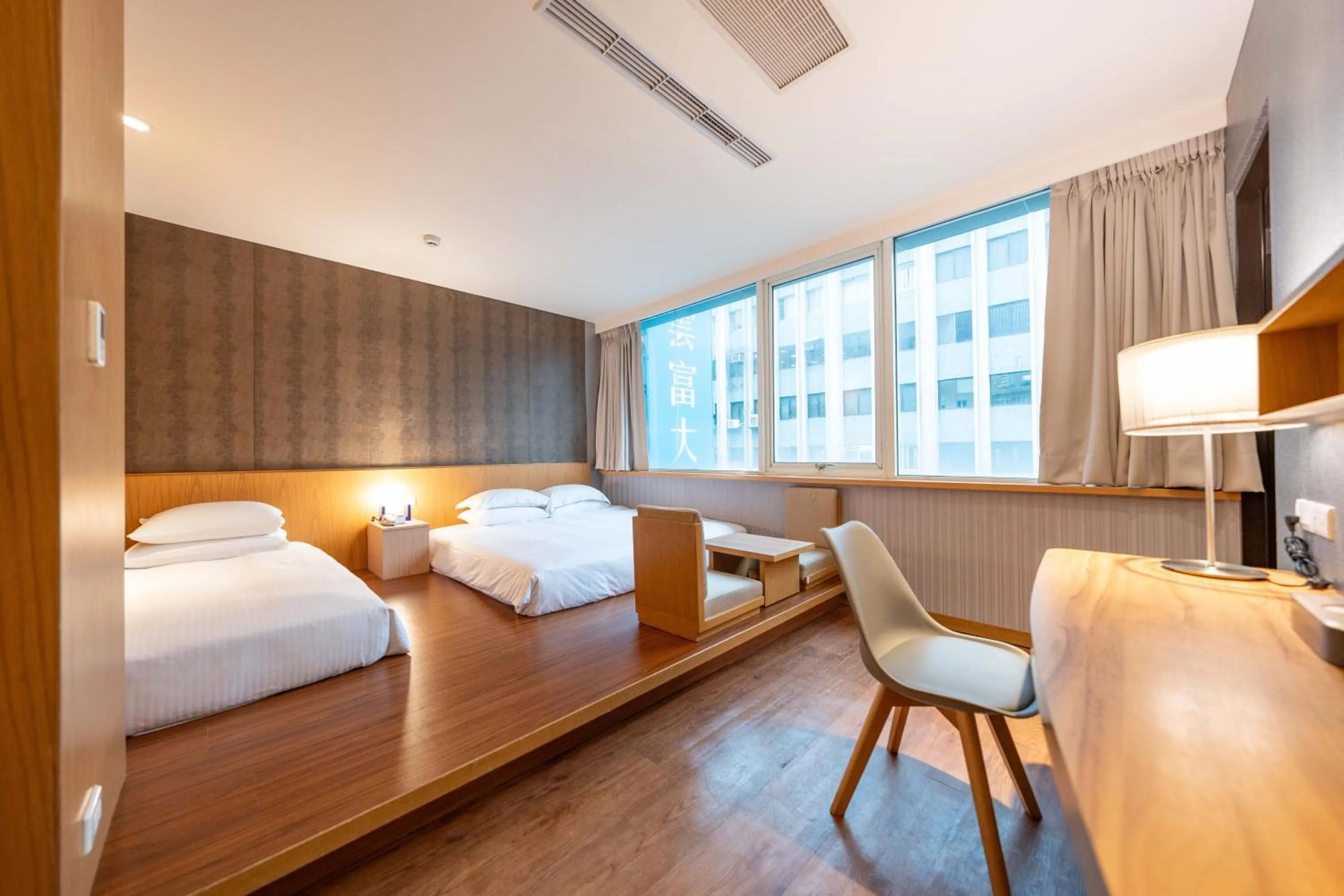 Photo of the whole room, Bed in 雲富大飯店 Hotel Cloud-ZhongShan