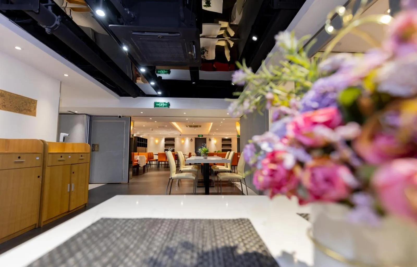 Restaurant/places to eat in Starr Hotel Shanghai (Shanghai Railway Station)