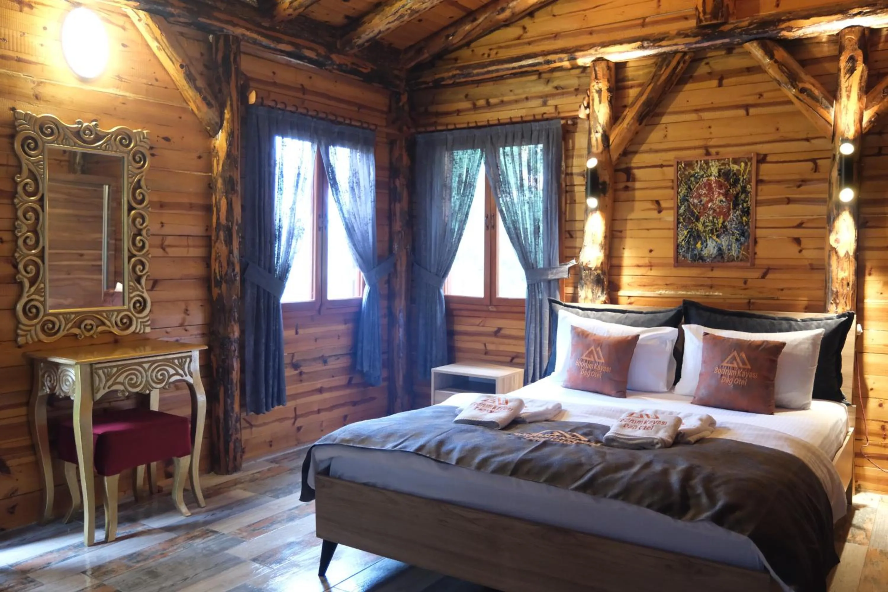 Bed in Antalya Bodrum Kayası Dağ Oteli