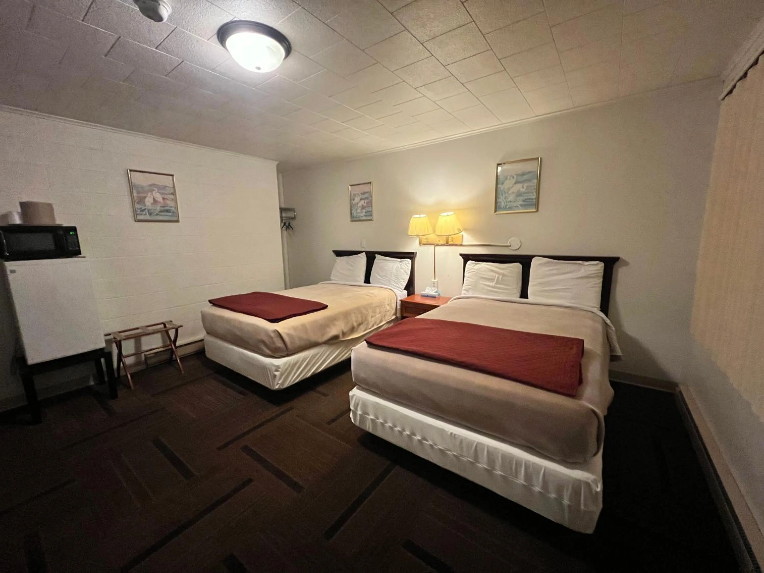 Bedroom in Hotel Prairie Winds Carthage Keokuk Hwy 136