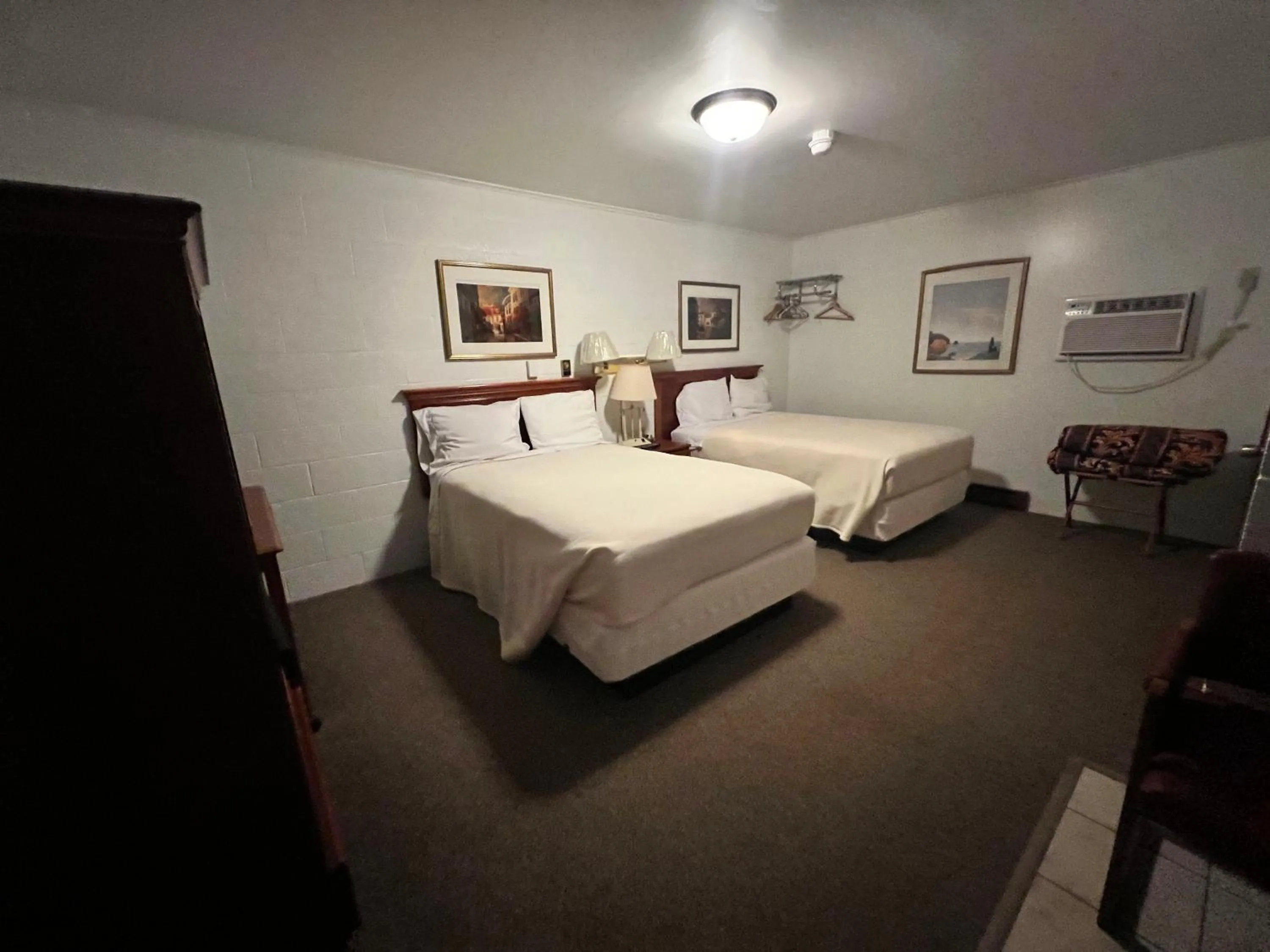 Bedroom in Hotel Prairie Winds Carthage Keokuk Hwy 136