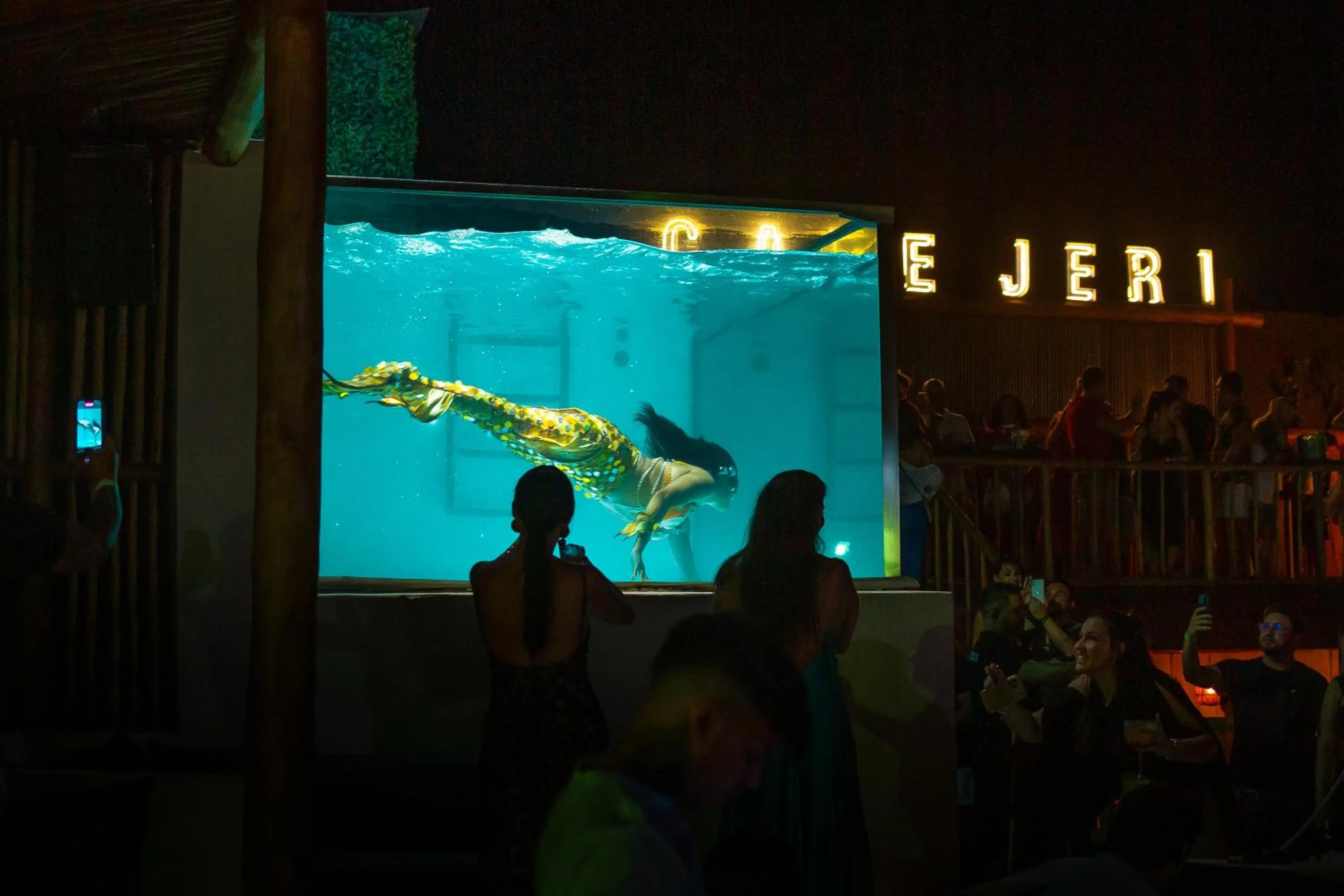 Nightclub / DJ in Café Jeri Hotel - Adults Only