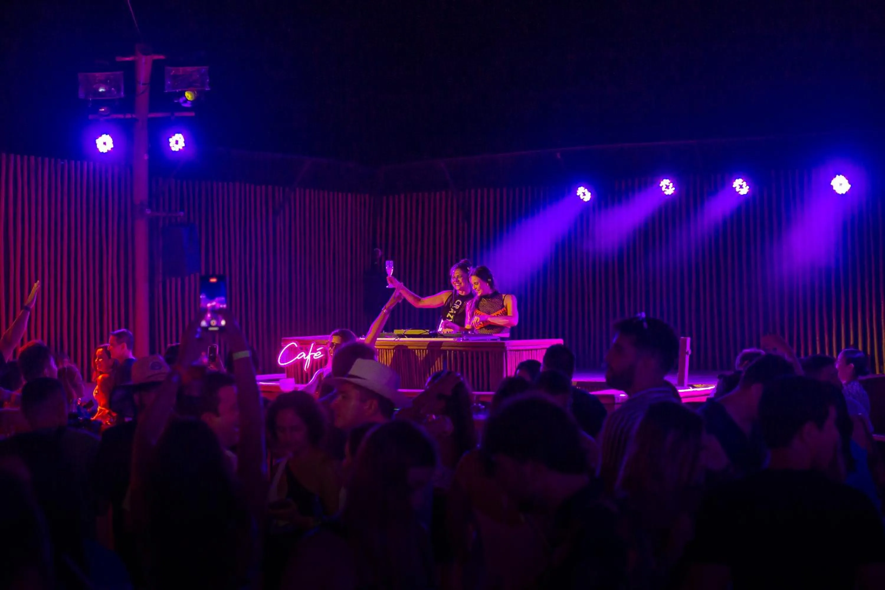 Nightclub / DJ in Café Jeri Hotel - Adults Only