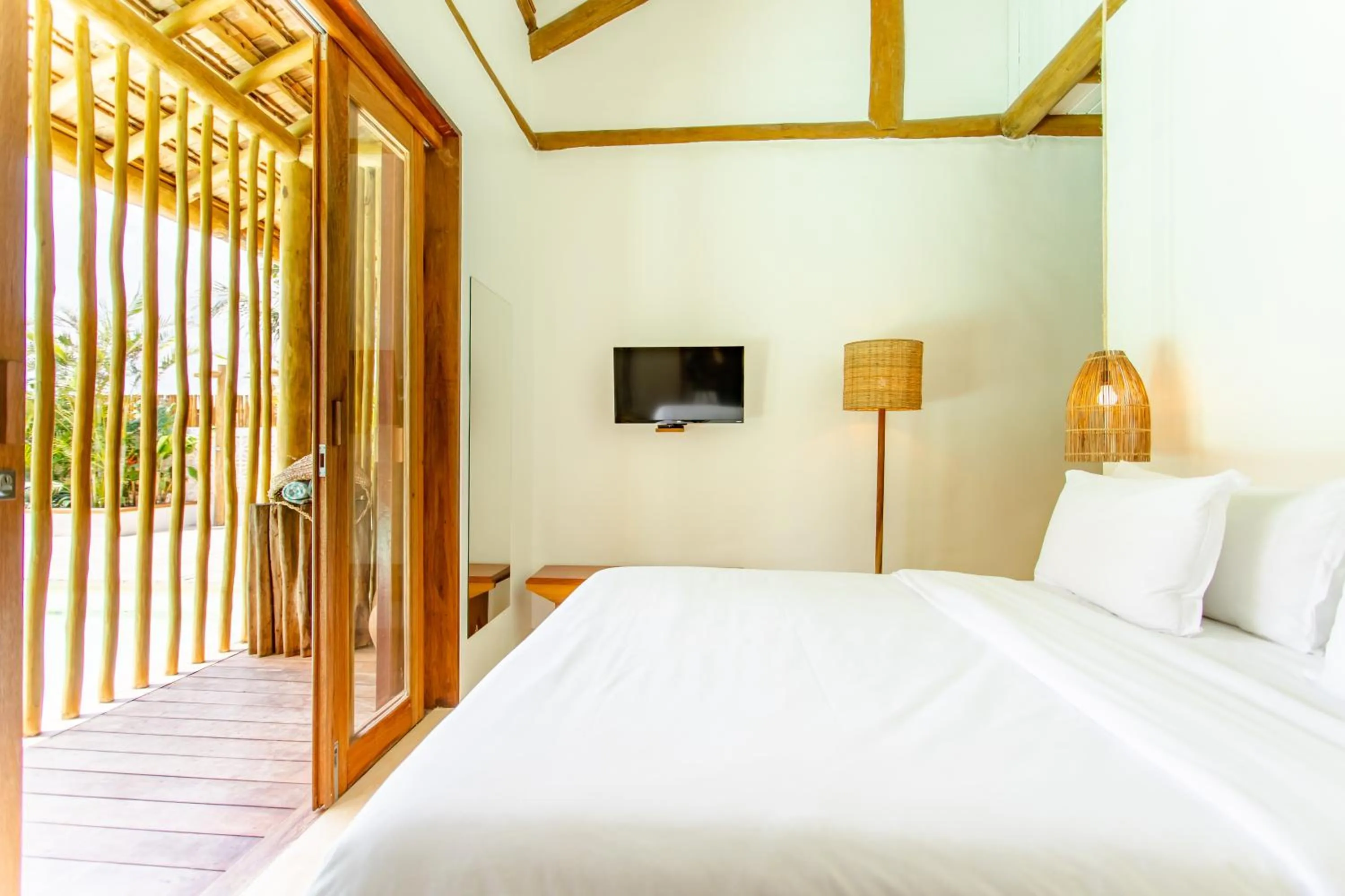 Communal lounge/ TV room, Bed in Café Jeri Hotel - Adults Only