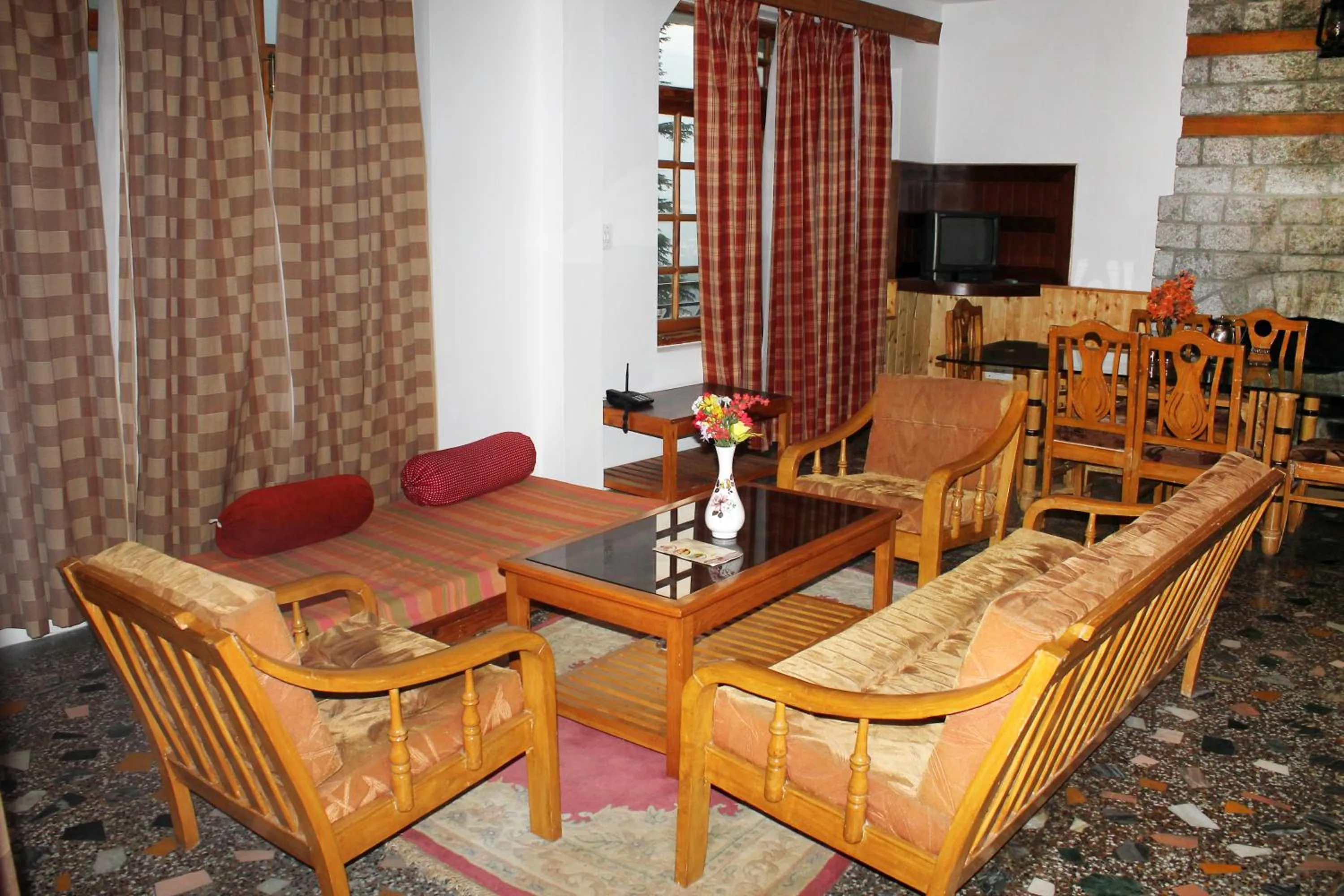 Hotel Mountain Trail Manali