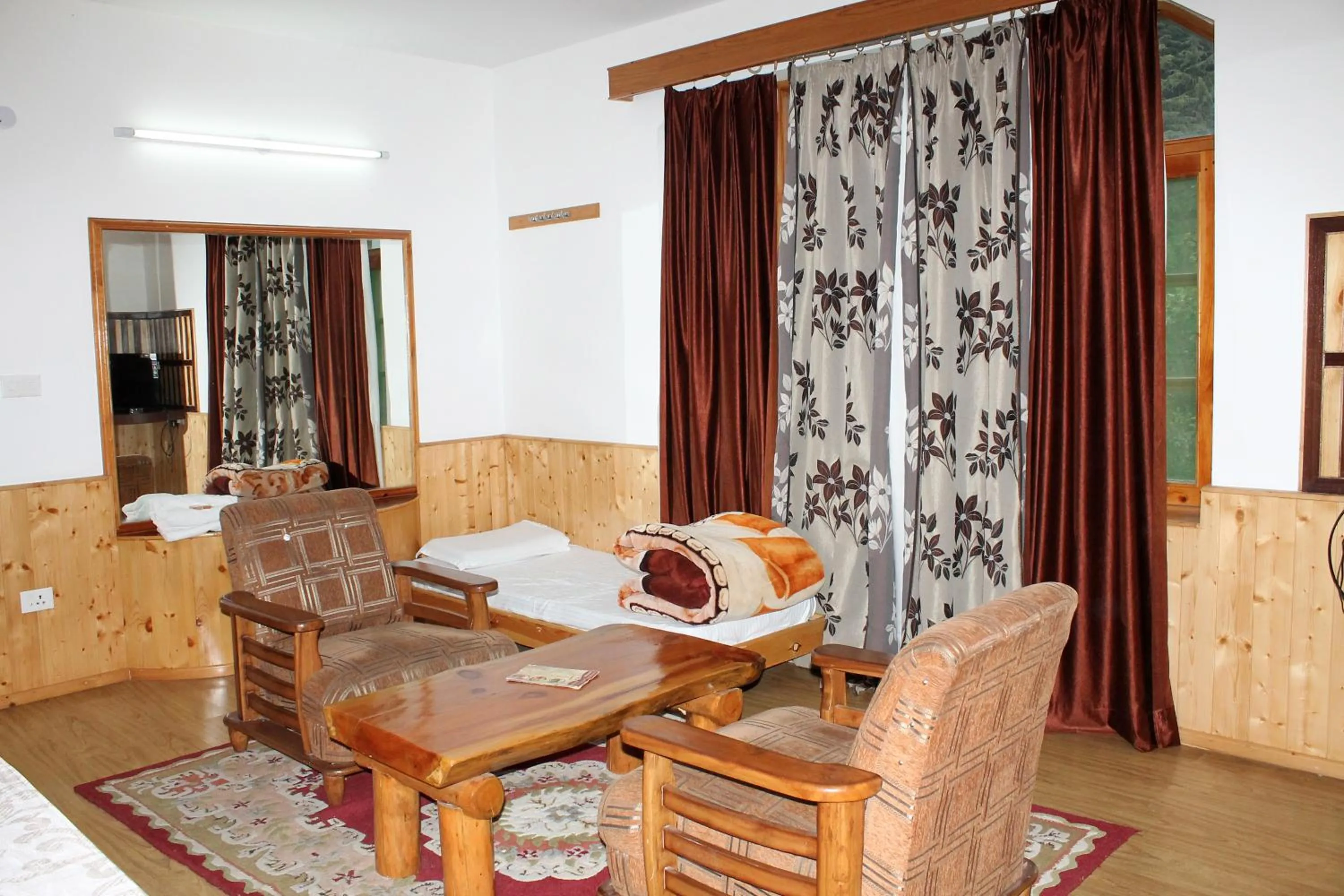 Hotel Mountain Trail Manali