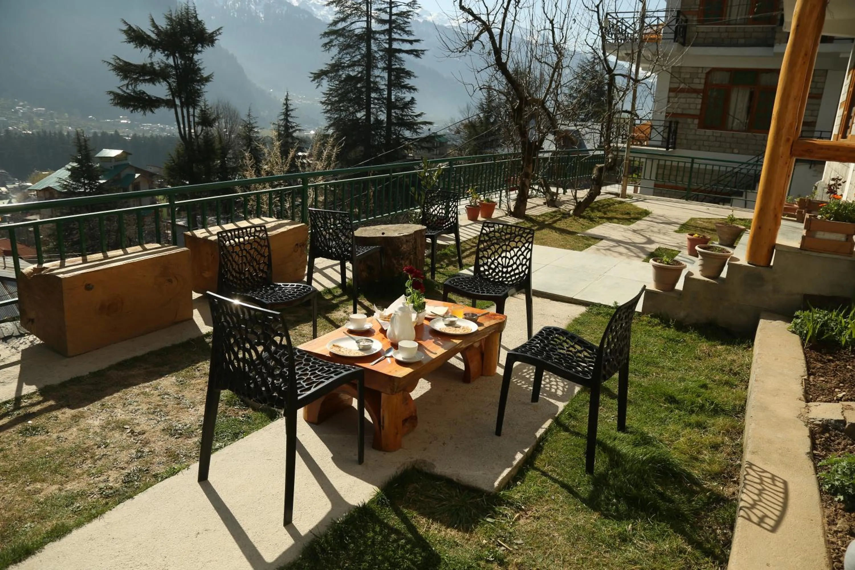 Hotel Mountain Trail Manali