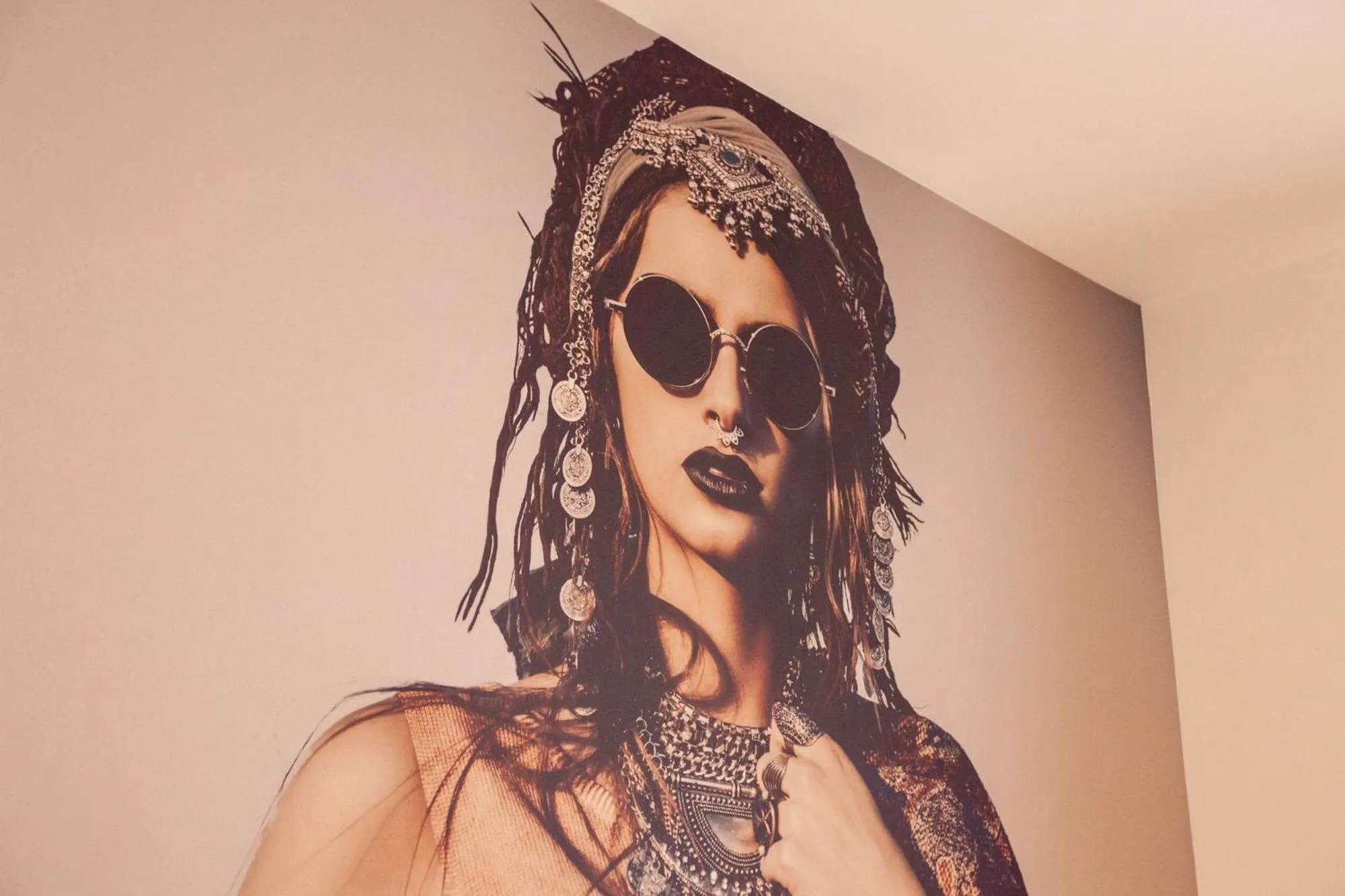 Photo of the whole room in Gästehaus freches Perlhuhn