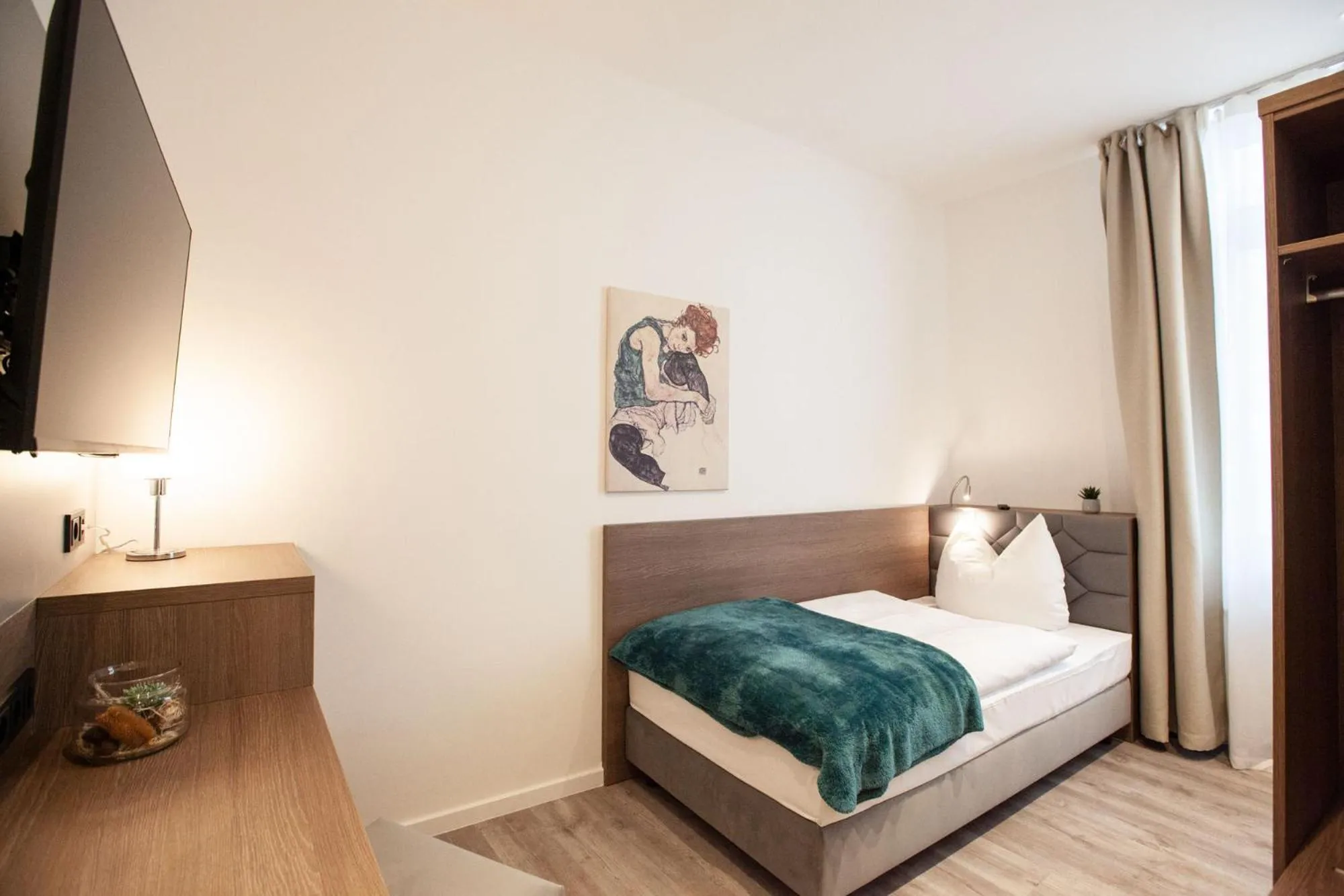 Bed in Gästehaus freches Perlhuhn