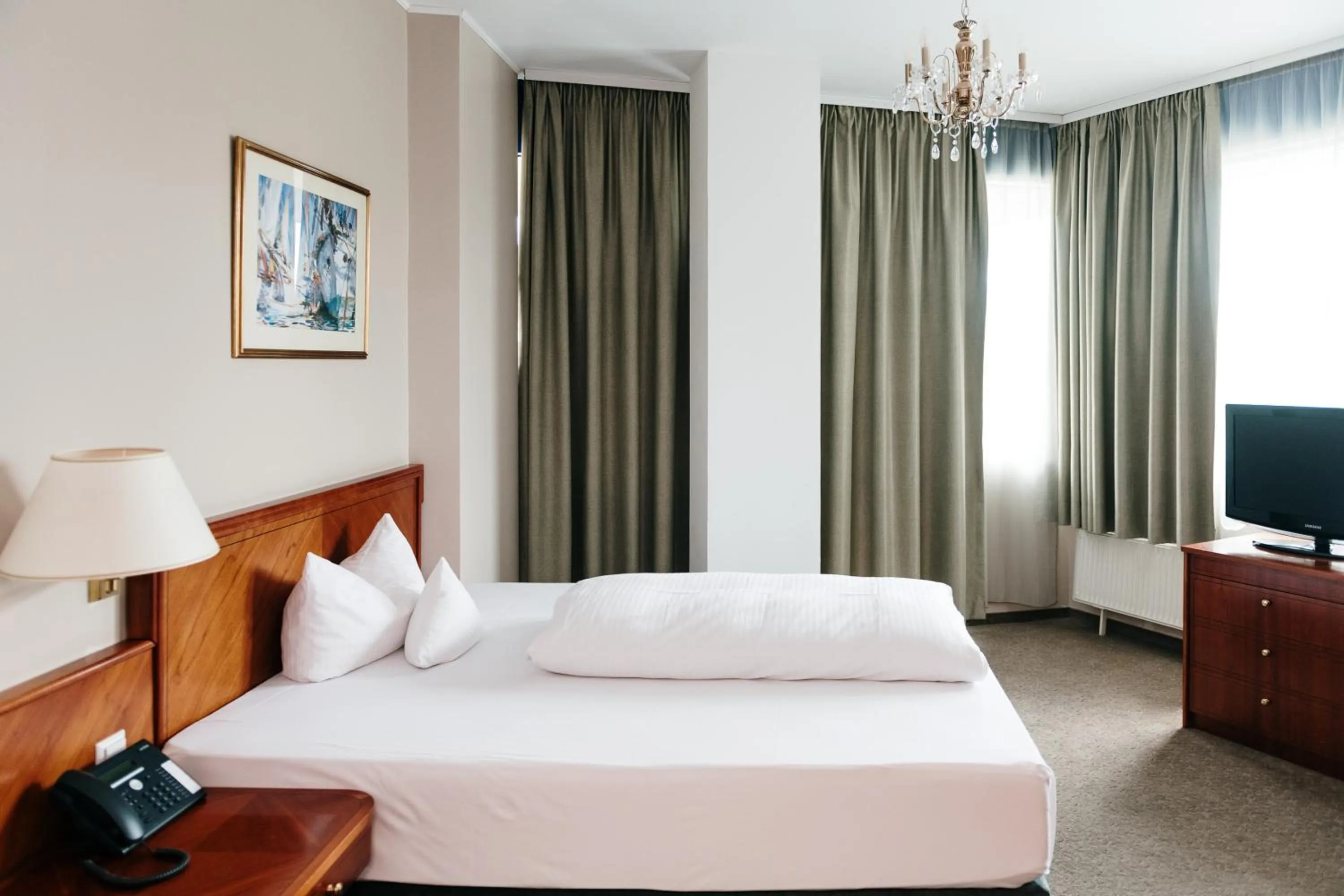 Photo of the whole room, Bed in ROSS Hotel nähe Messe Stuttgart