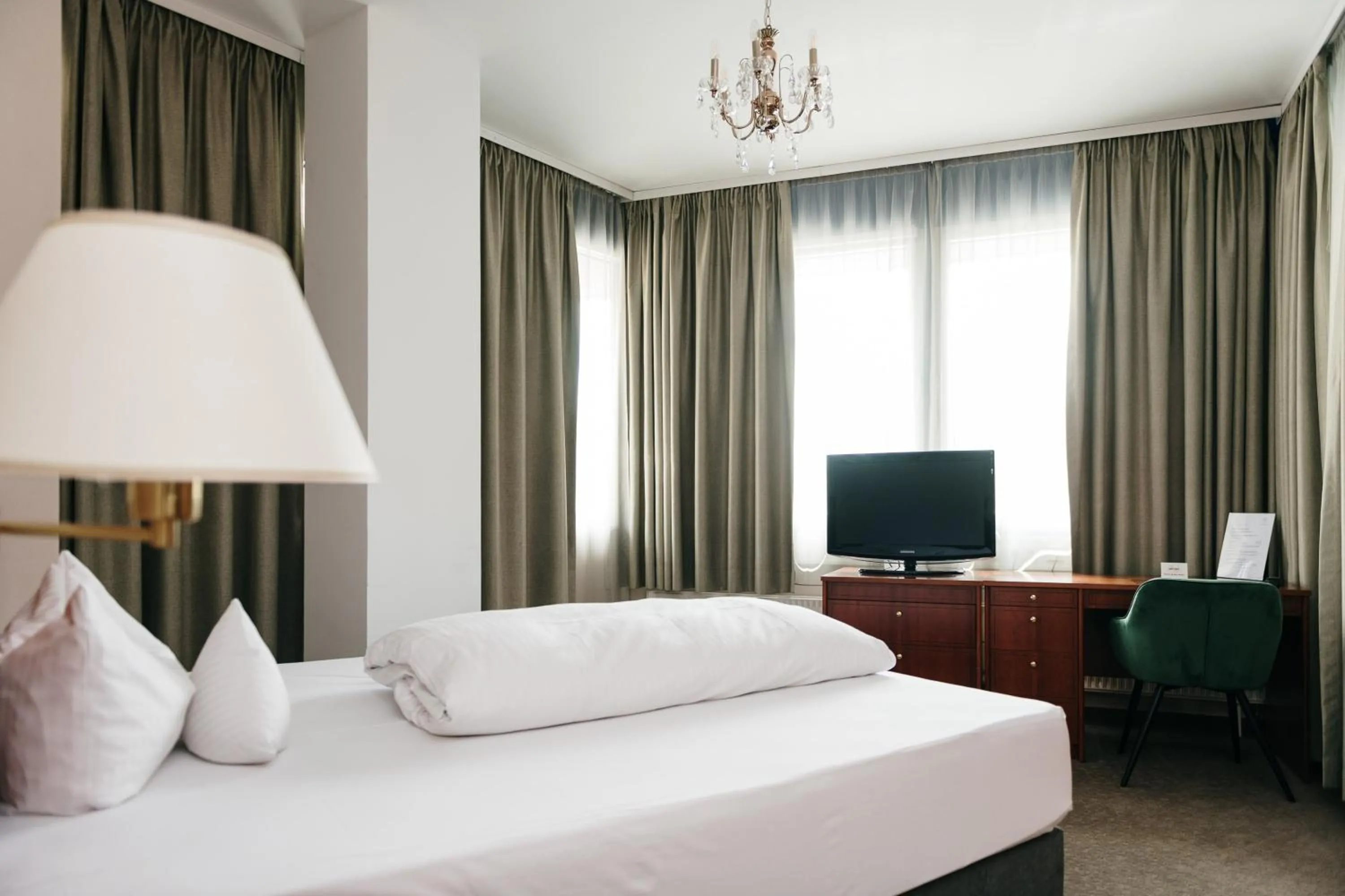 Photo of the whole room, Bed in ROSS Hotel nähe Messe Stuttgart