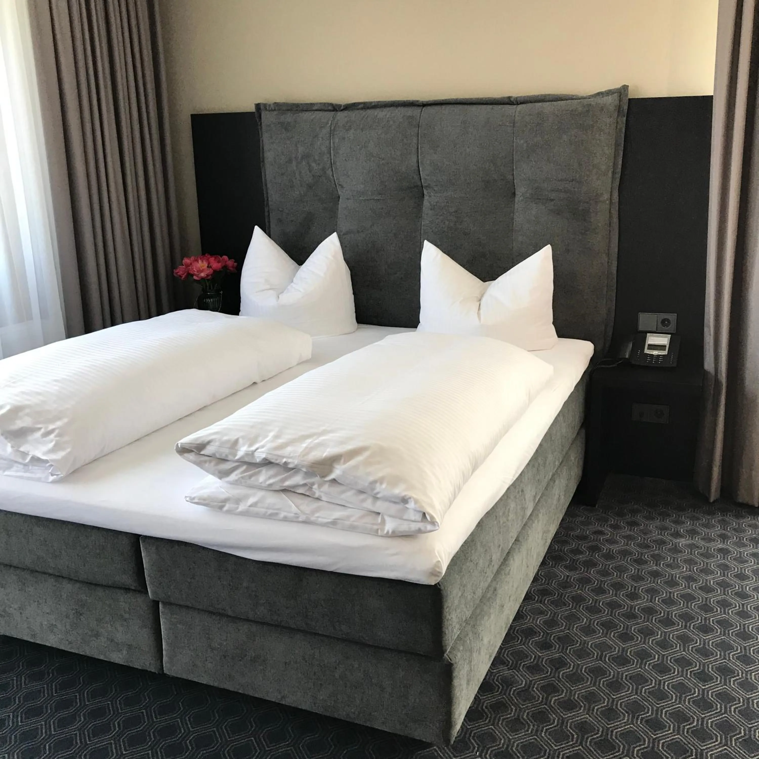 Bed in ROSS Hotel nähe Messe Stuttgart