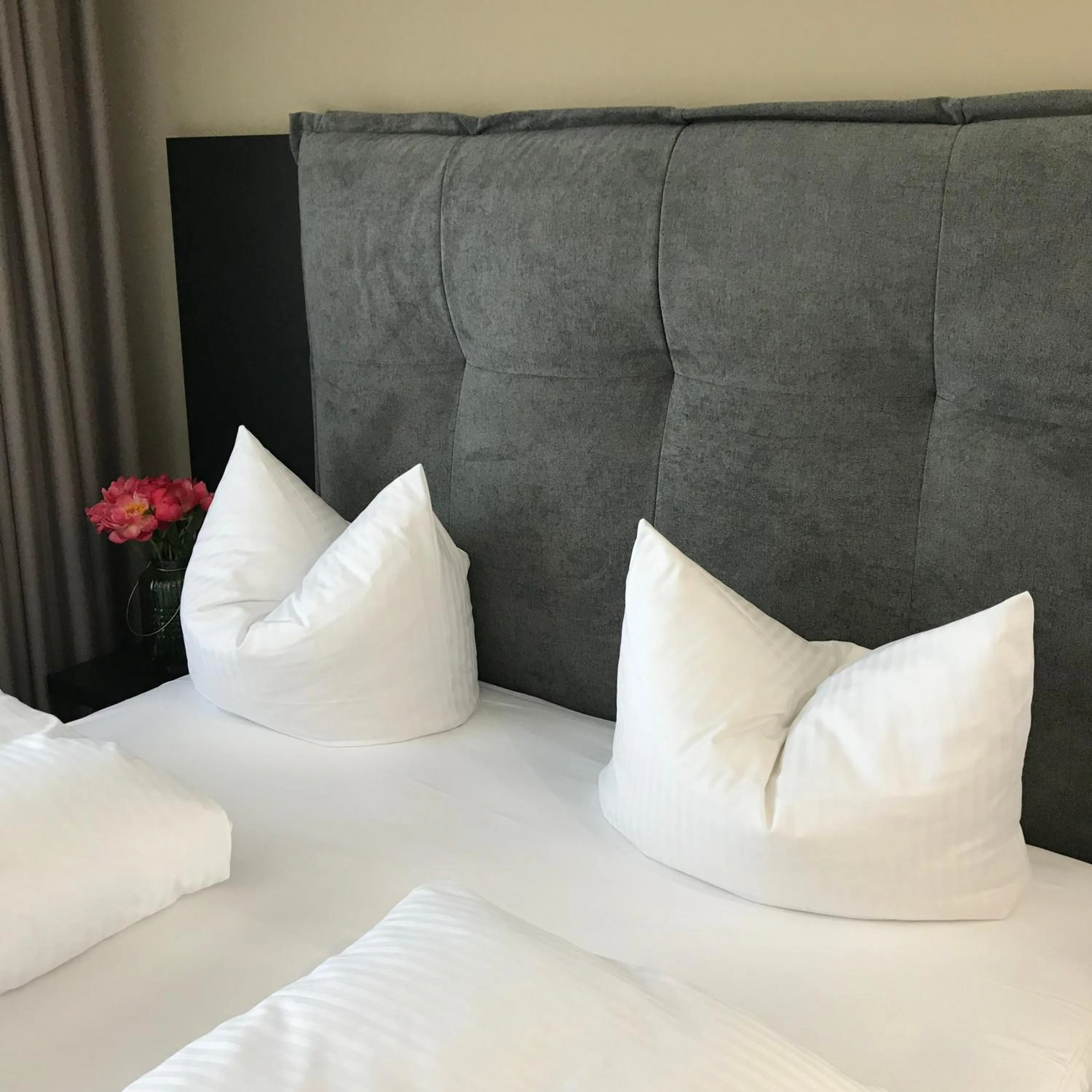 Bed in ROSS Hotel nähe Messe Stuttgart