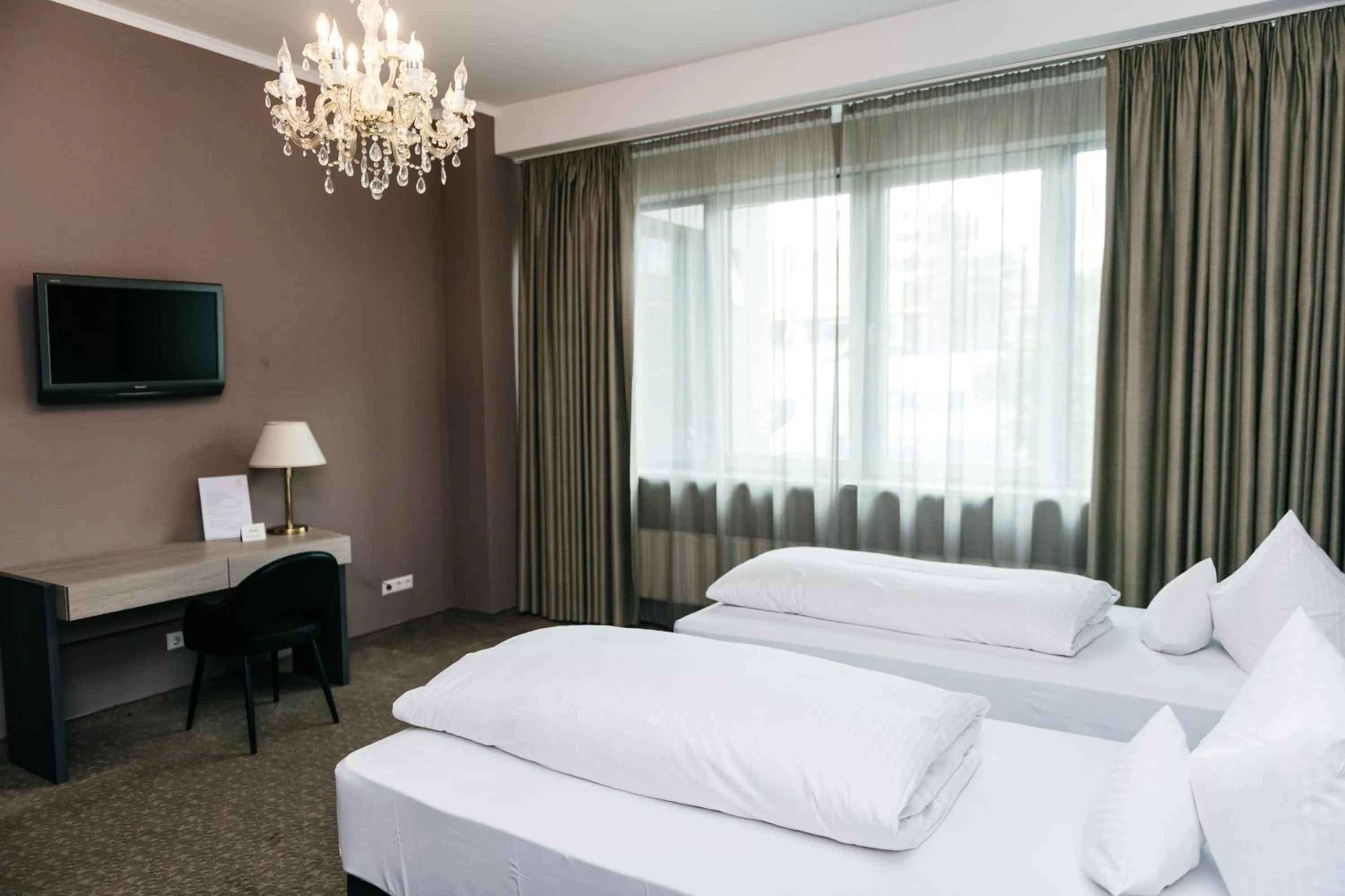 Photo of the whole room, Bed in ROSS Hotel nähe Messe Stuttgart