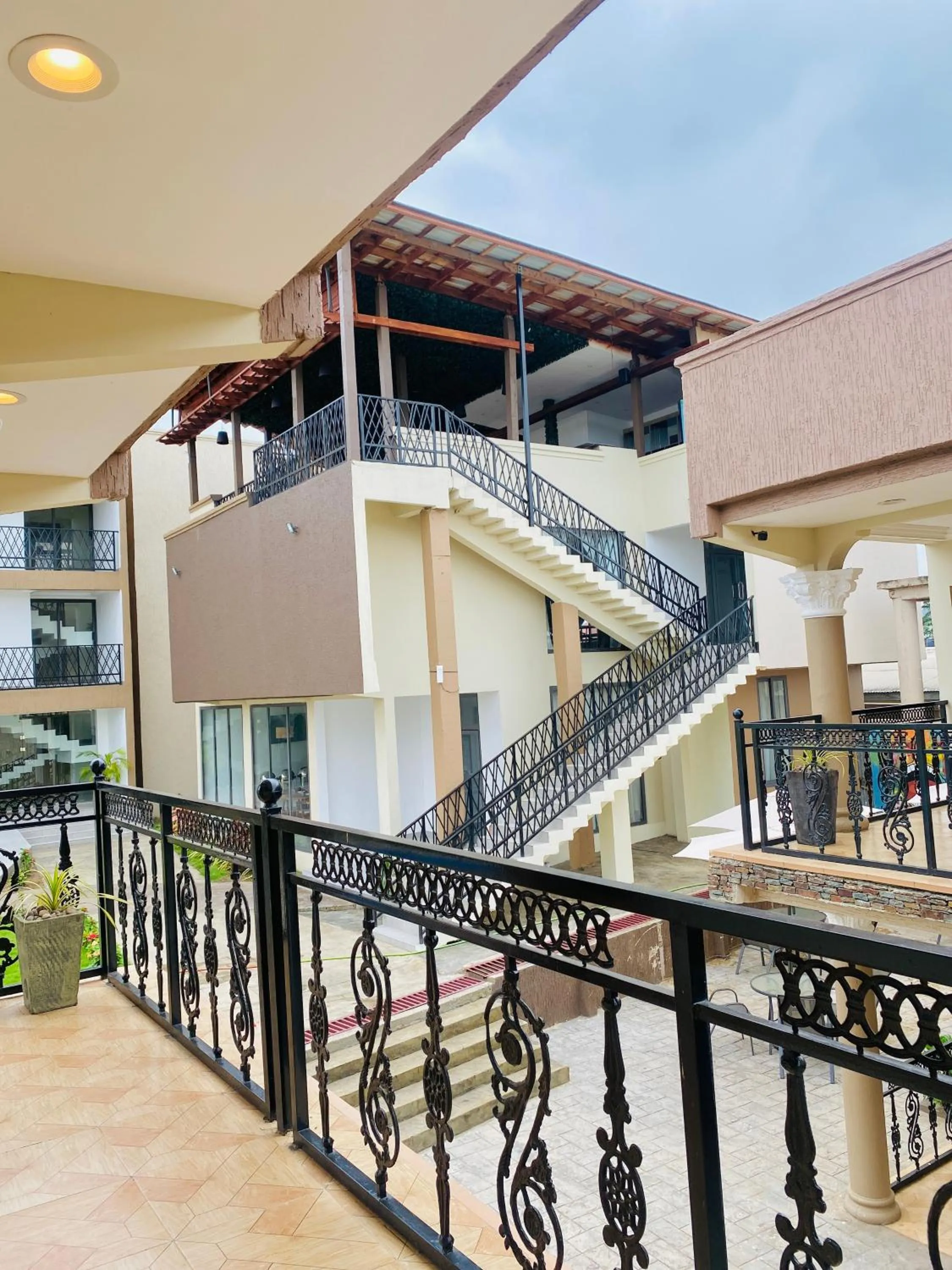 AIDEN HOMES AND APARTMENTS HOTEl