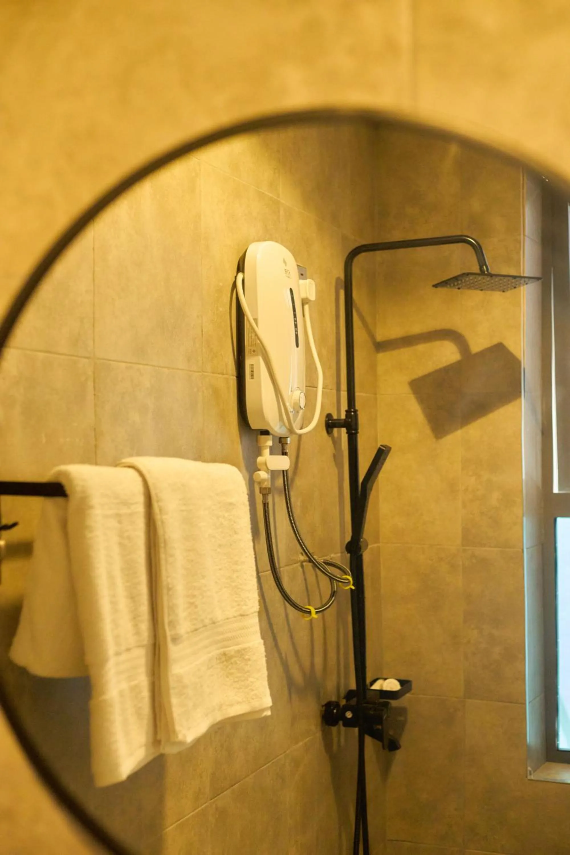 Shower in AIDEN HOMES AND APARTMENTS HOTEl