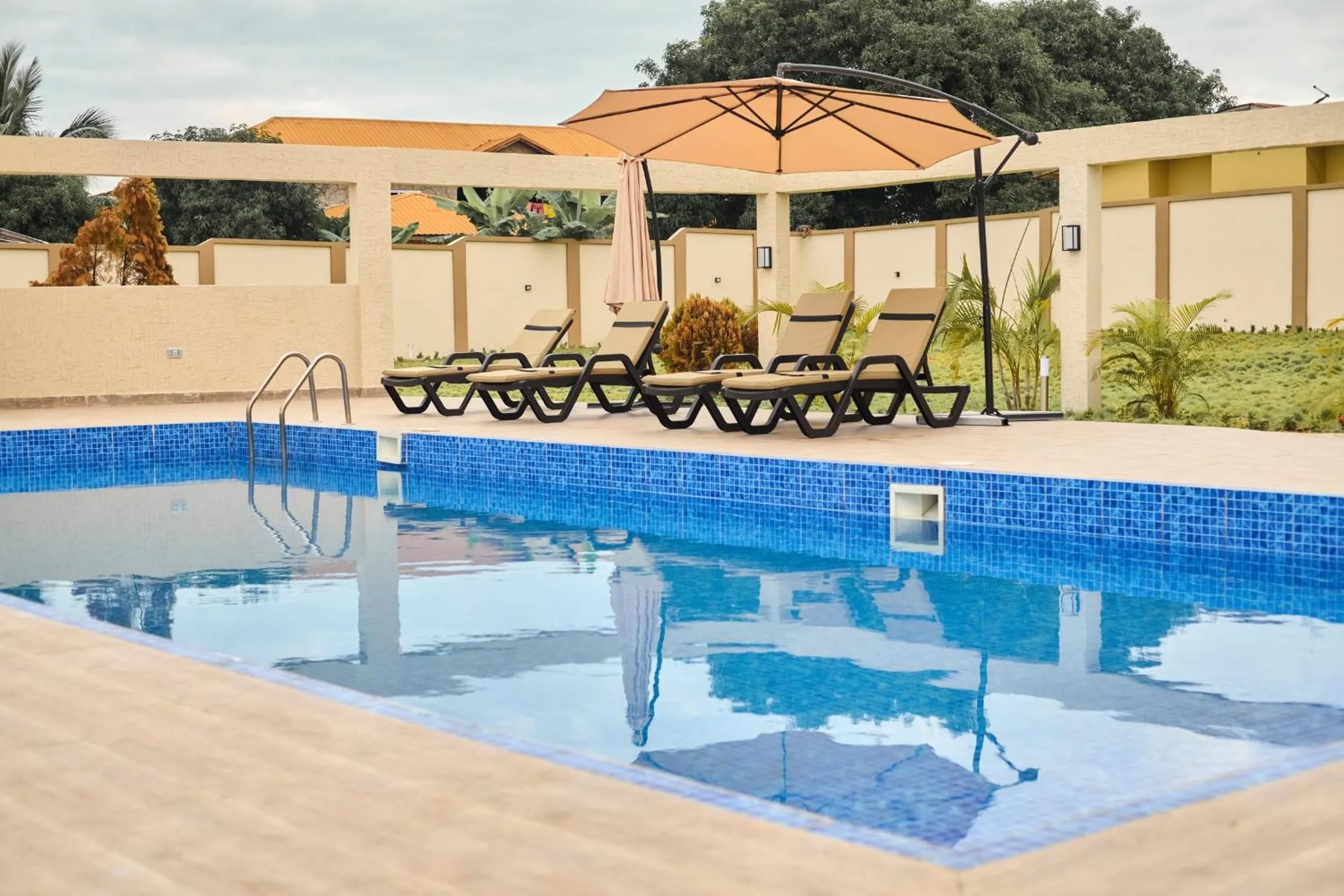 AIDEN HOMES AND APARTMENTS HOTEl