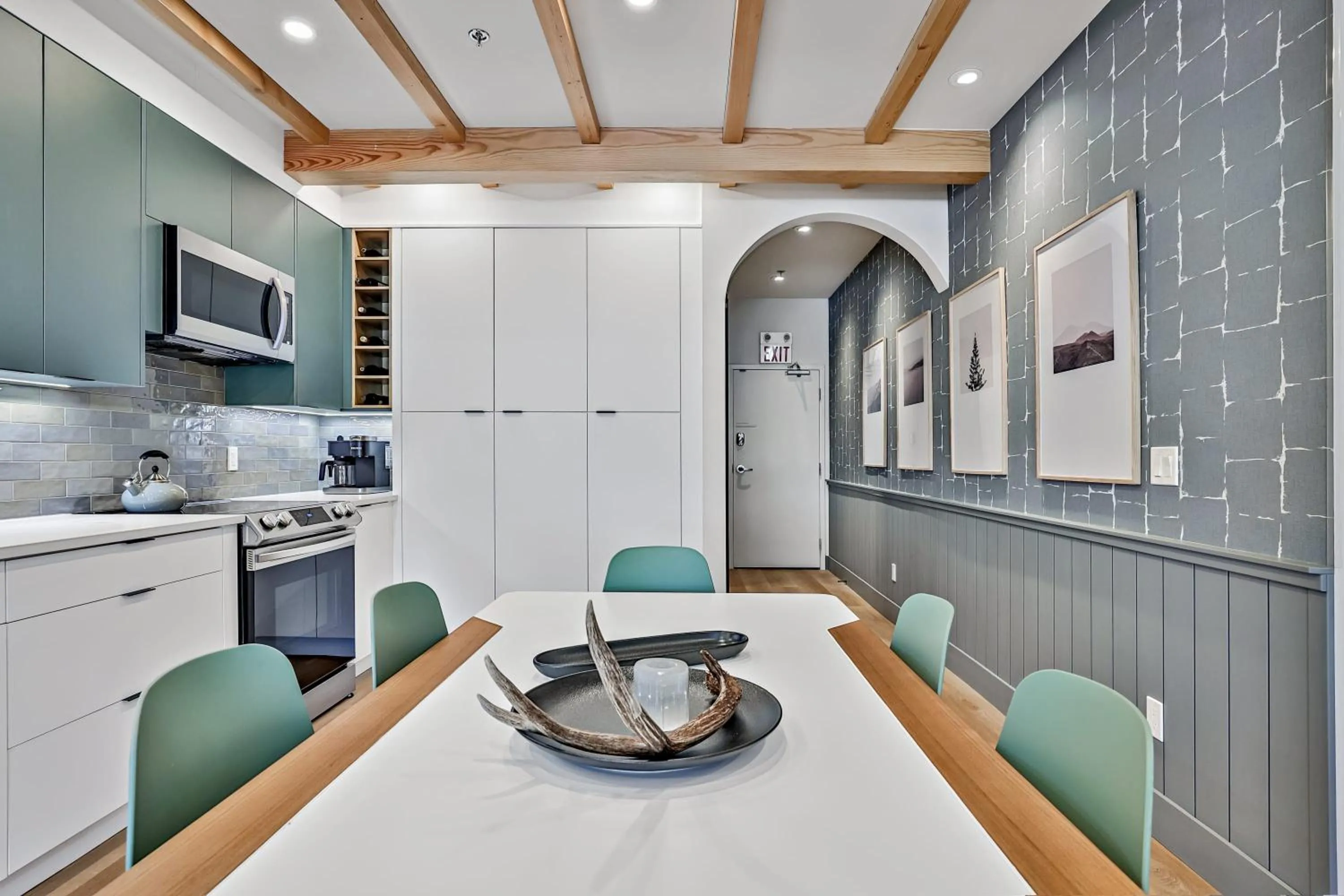 Ravens Crest Lodge - Stunning Views Perfectly Located on Main Street