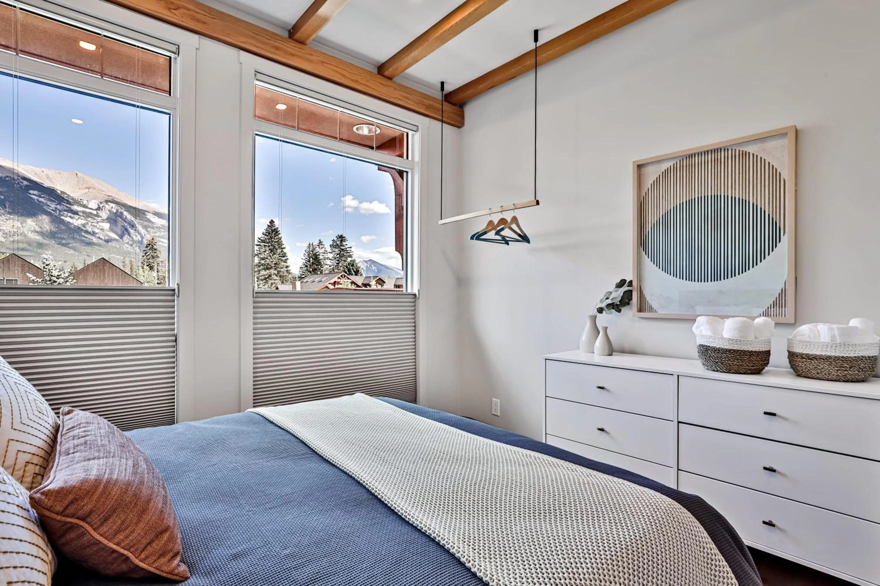 Bed in Ravens Crest Lodge - Stunning Views Perfectly Located on Main Street