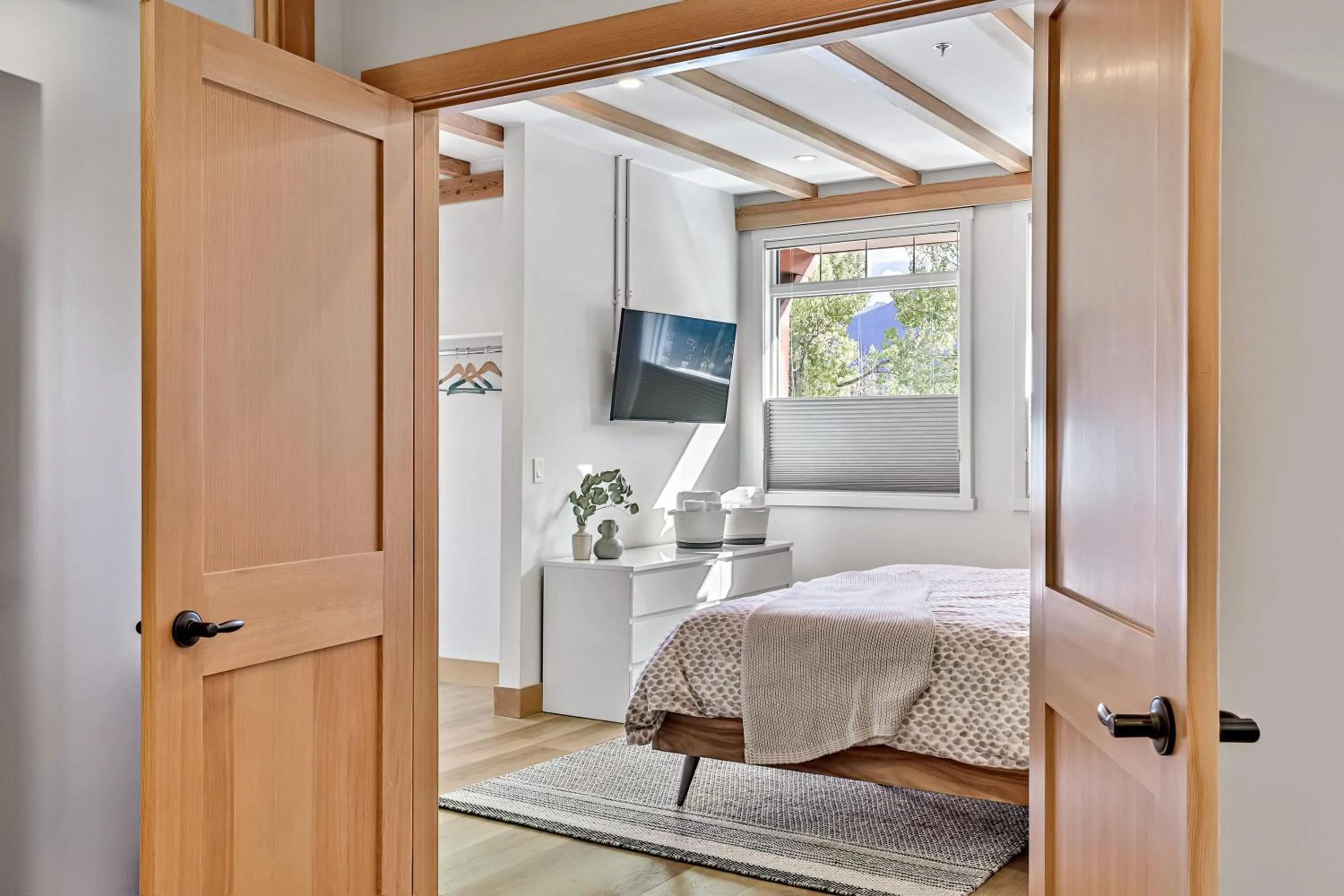 Bed in Ravens Crest Lodge - Stunning Views Perfectly Located on Main Street