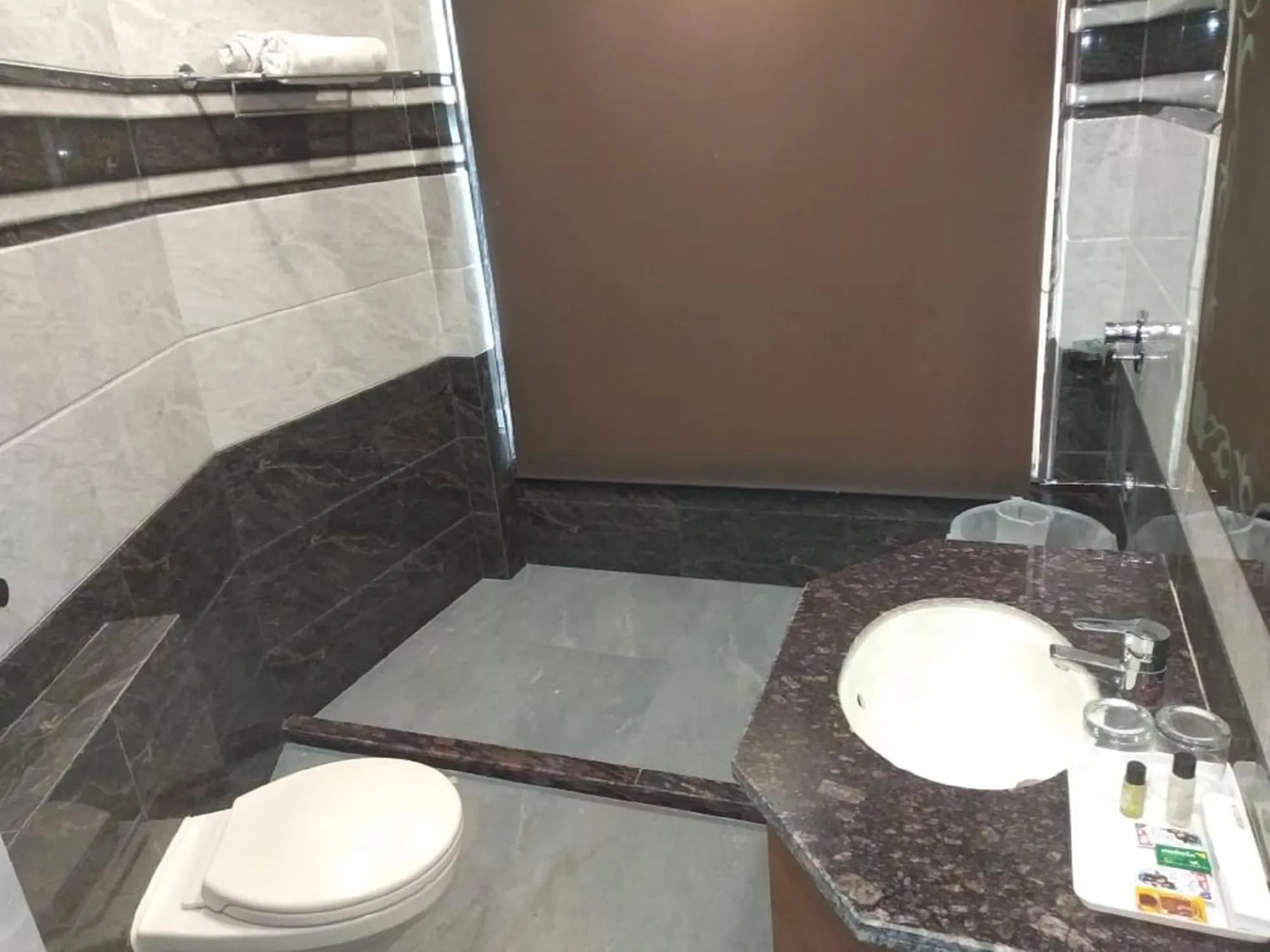 Shower in Hotel New York Plaza Una