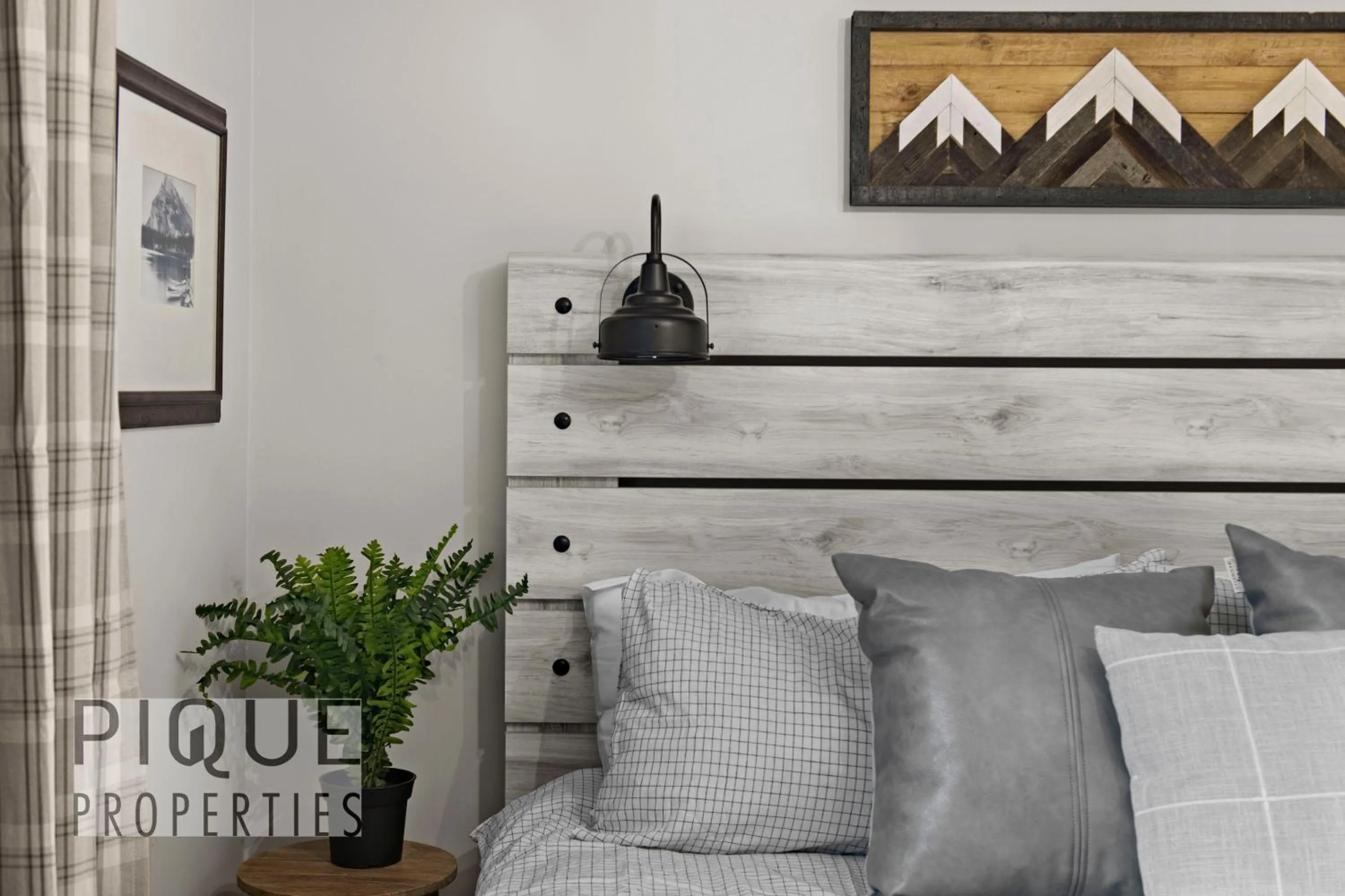 Mystic Mountain Chalet, Heated Outdoor Pool & Hot Tub, Free Parking, Fast Wifi!